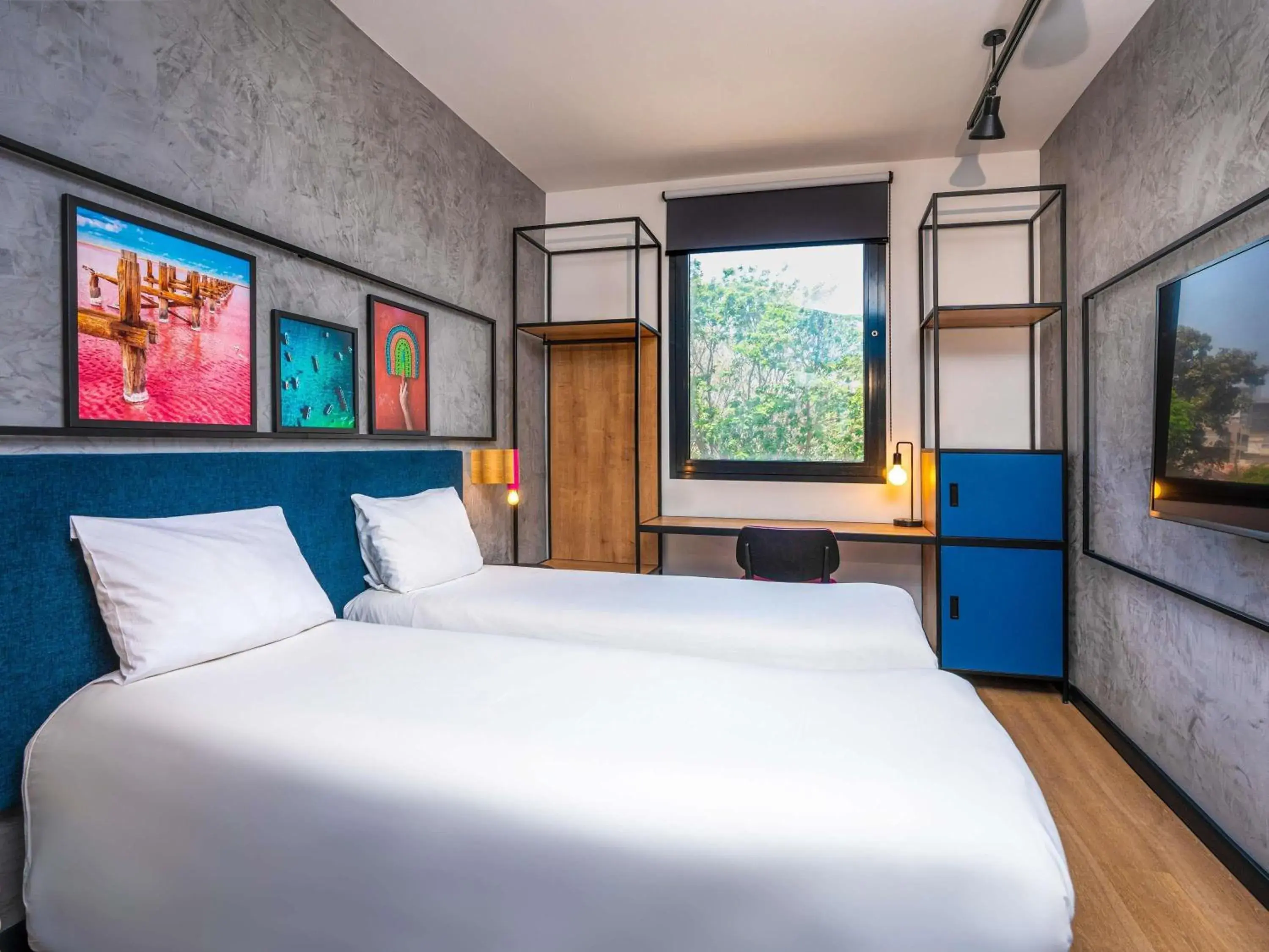 Property building, Bed in Ibis Styles Dakar Property building, Bed in Ibis Styles Dakar