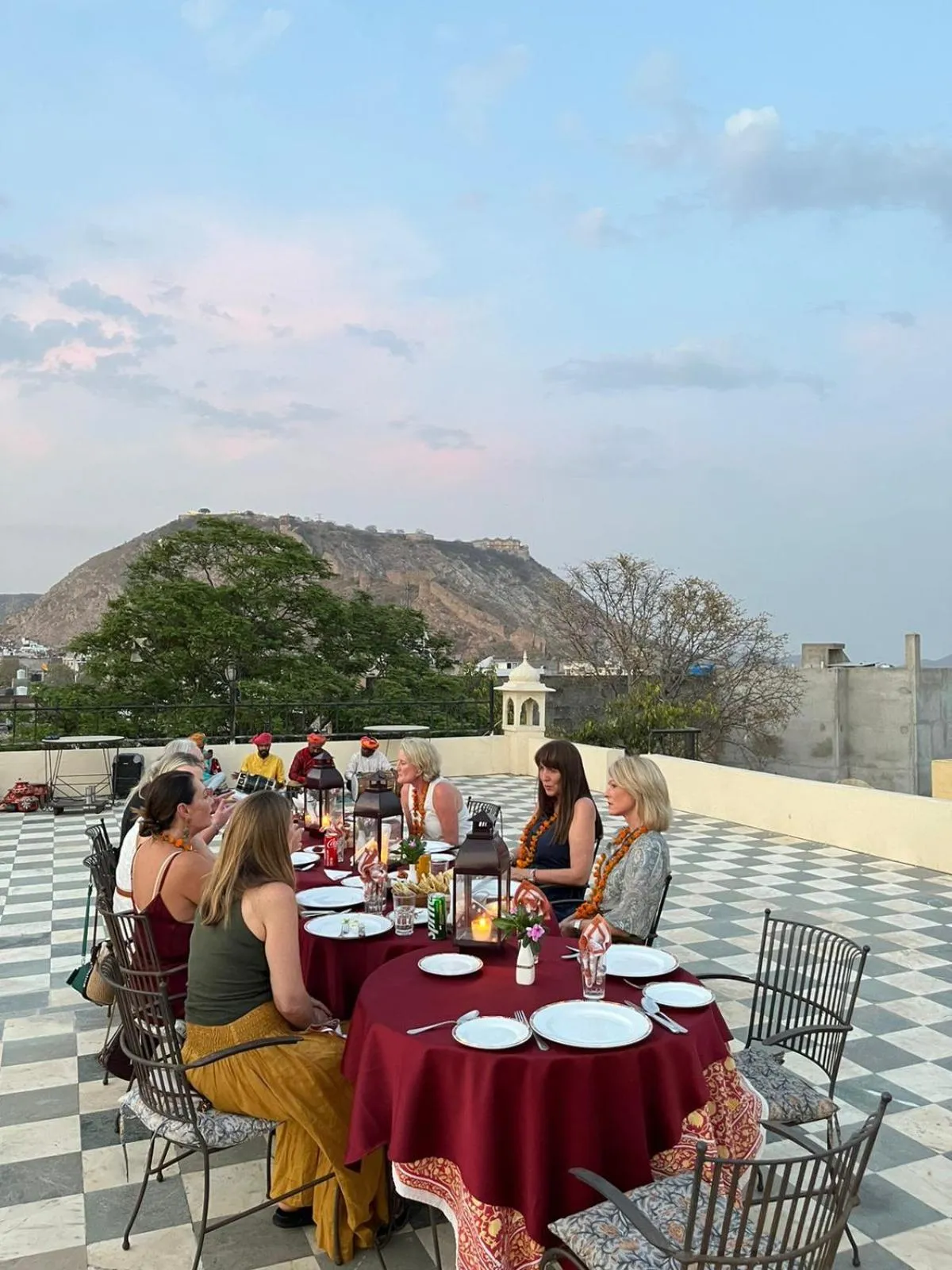 Restaurant/places to eat in Hotel Bissau Palace