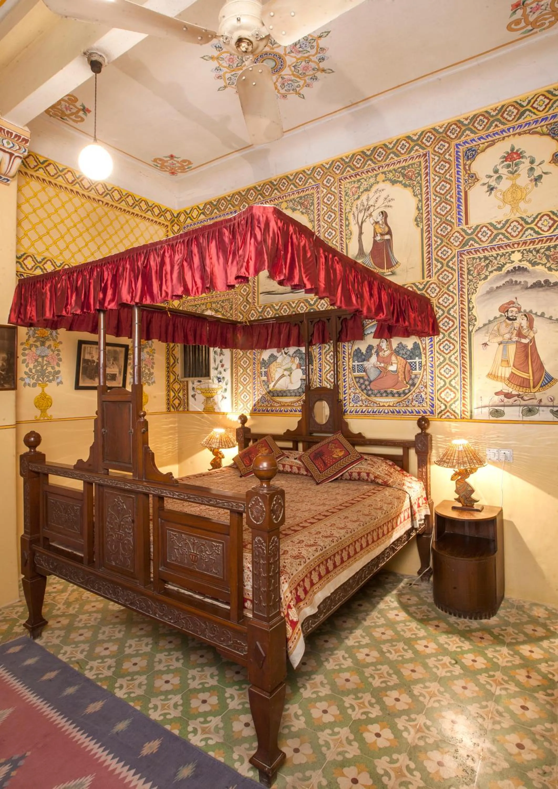 Living room, Bed in Hotel Bissau Palace