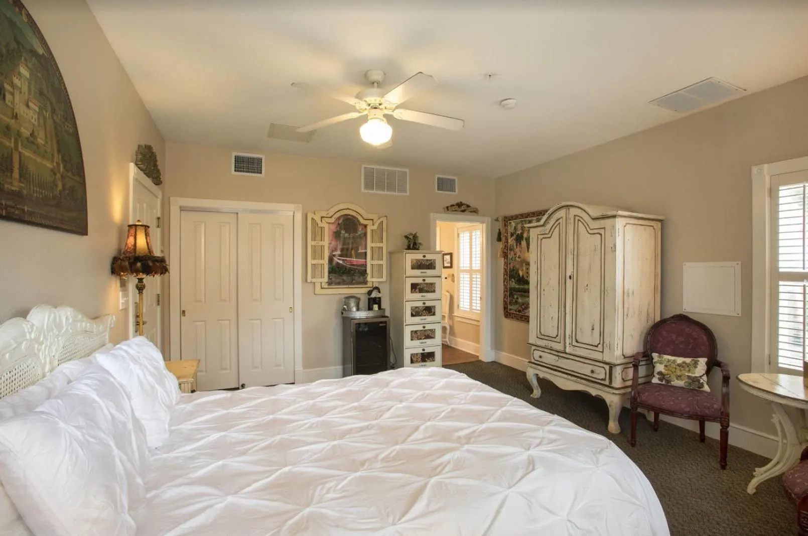 Bed in Gruene River Hotel & Retreat