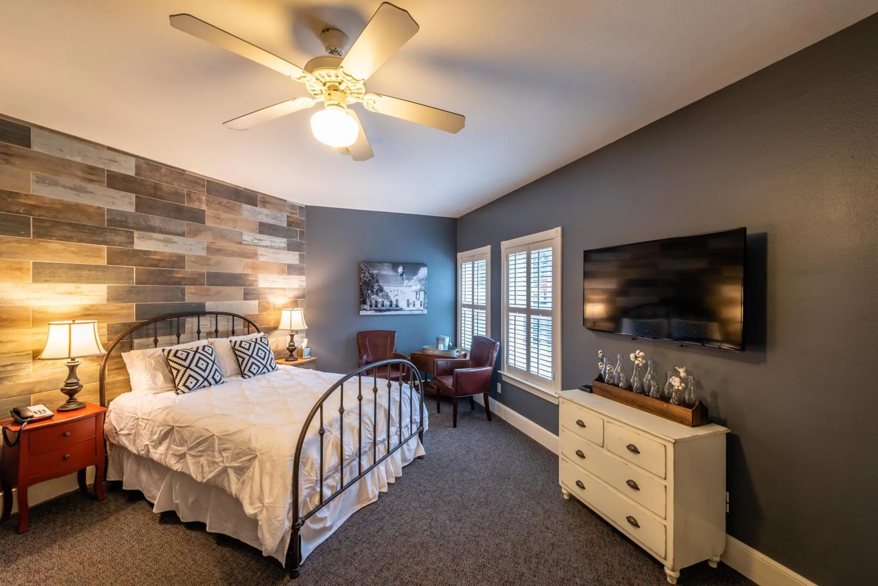 Bed in Gruene River Hotel & Retreat