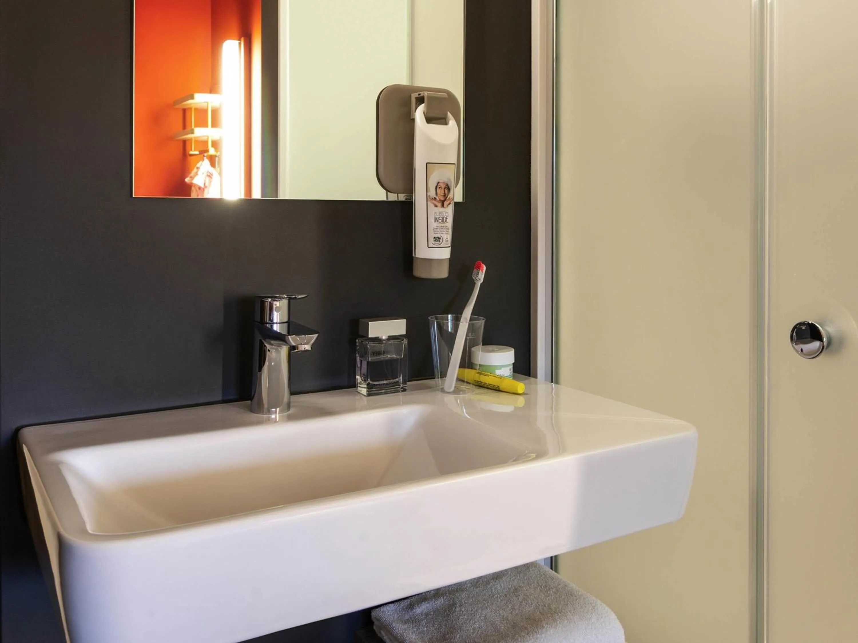 Bedroom in ibis budget Amsterdam Airport