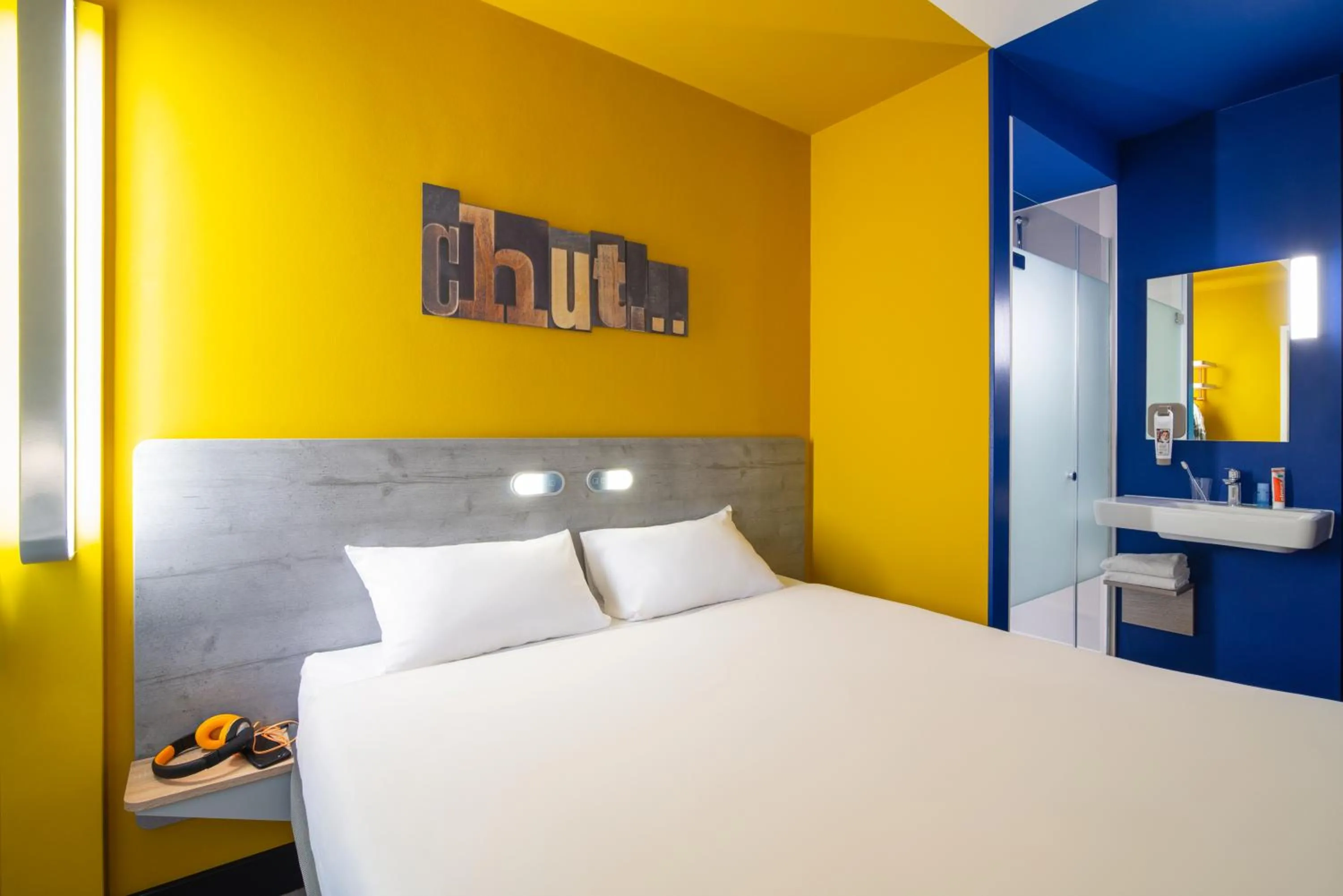 Bed in ibis budget Amsterdam Airport