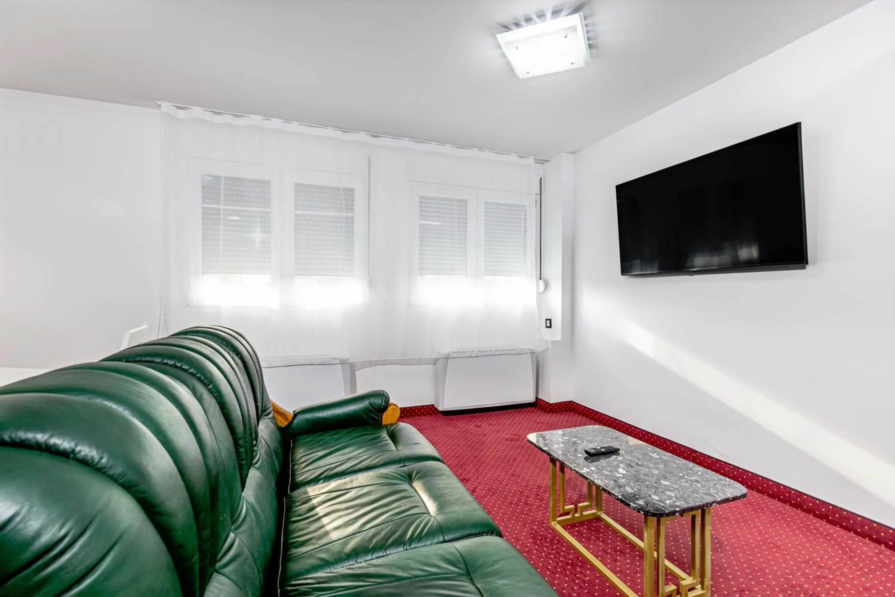 TV and multimedia in ForS Resort & Spa