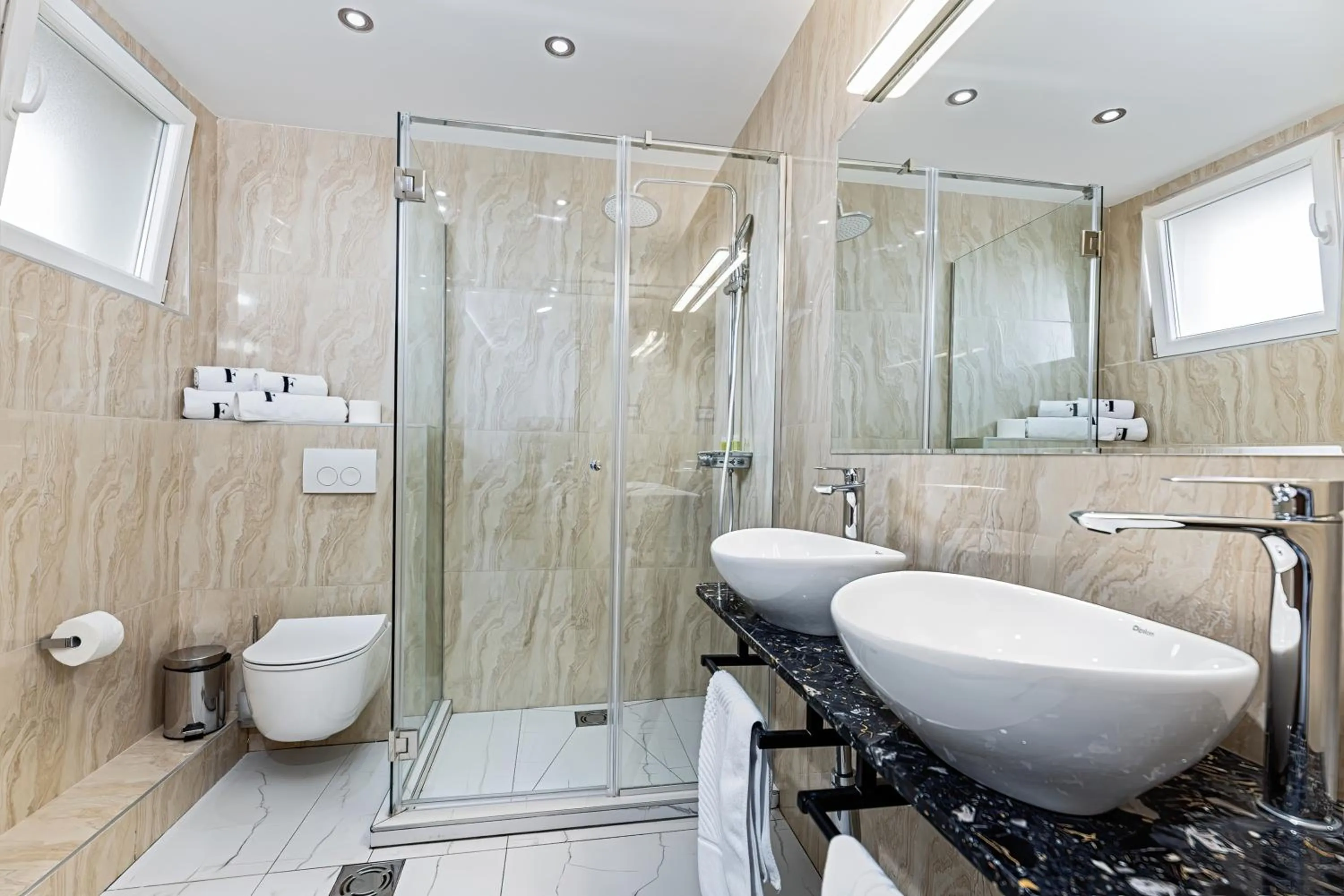 Shower in ForS Resort & Spa