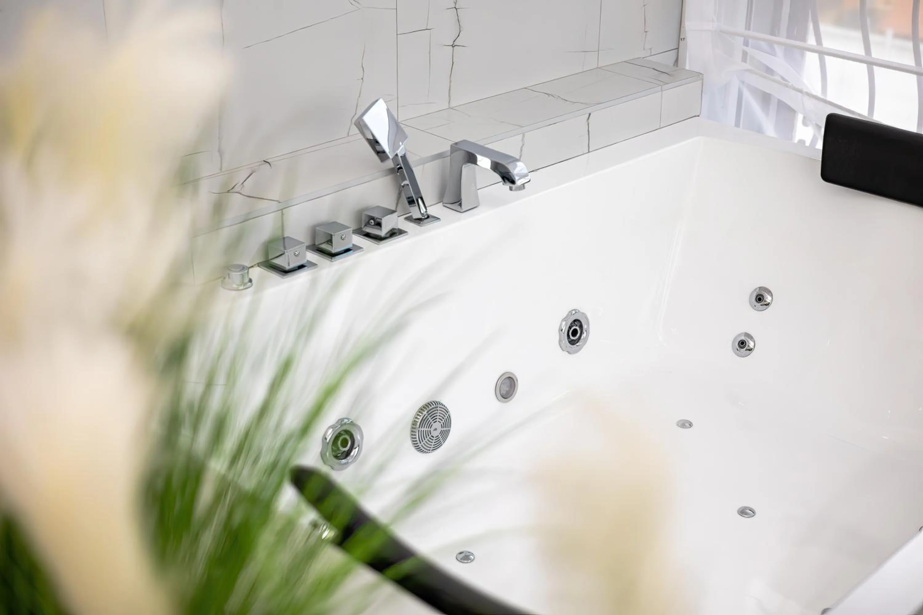 Hot Tub in ForS Resort & Spa