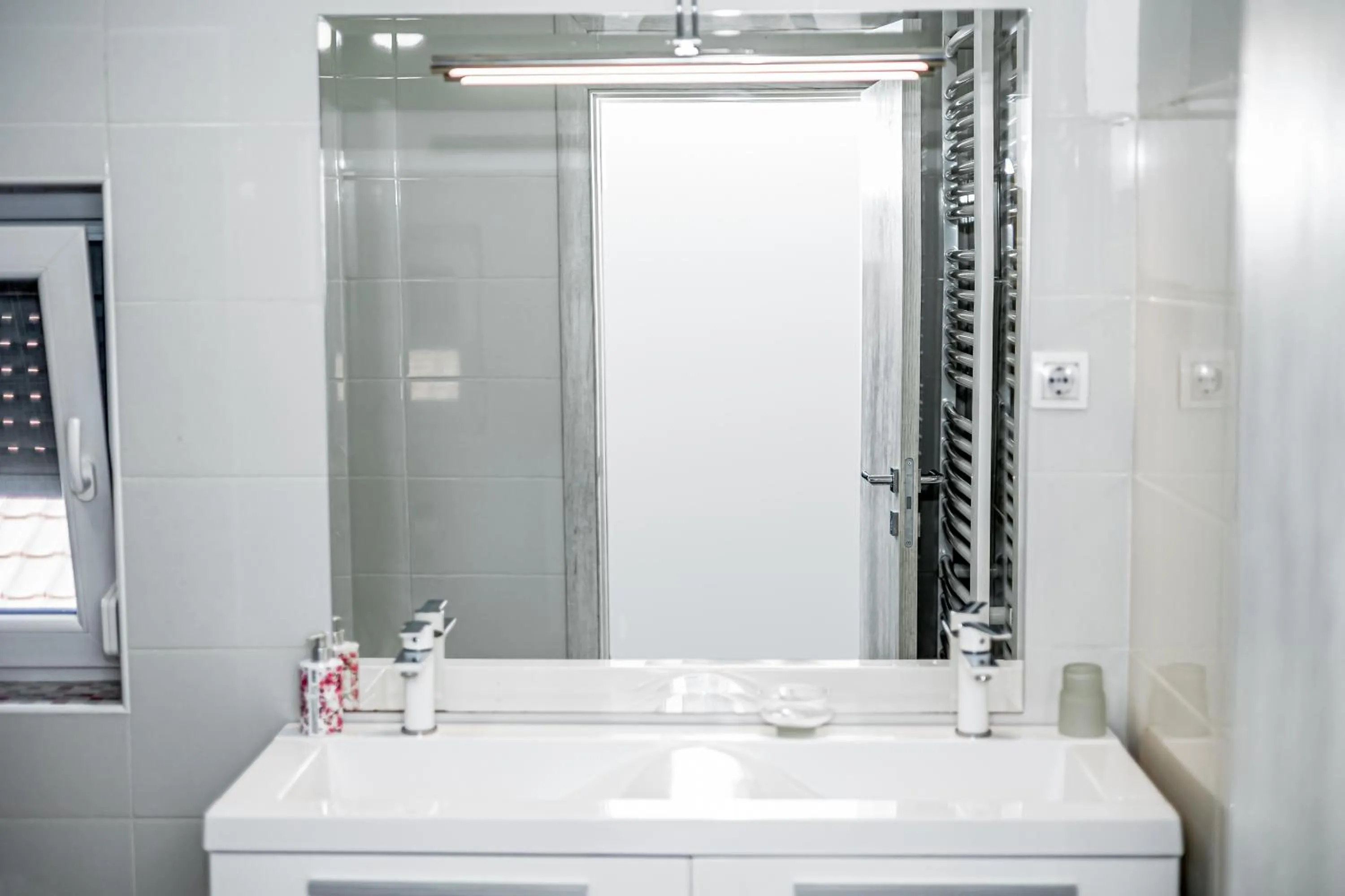 Shower in ForS Resort & Spa