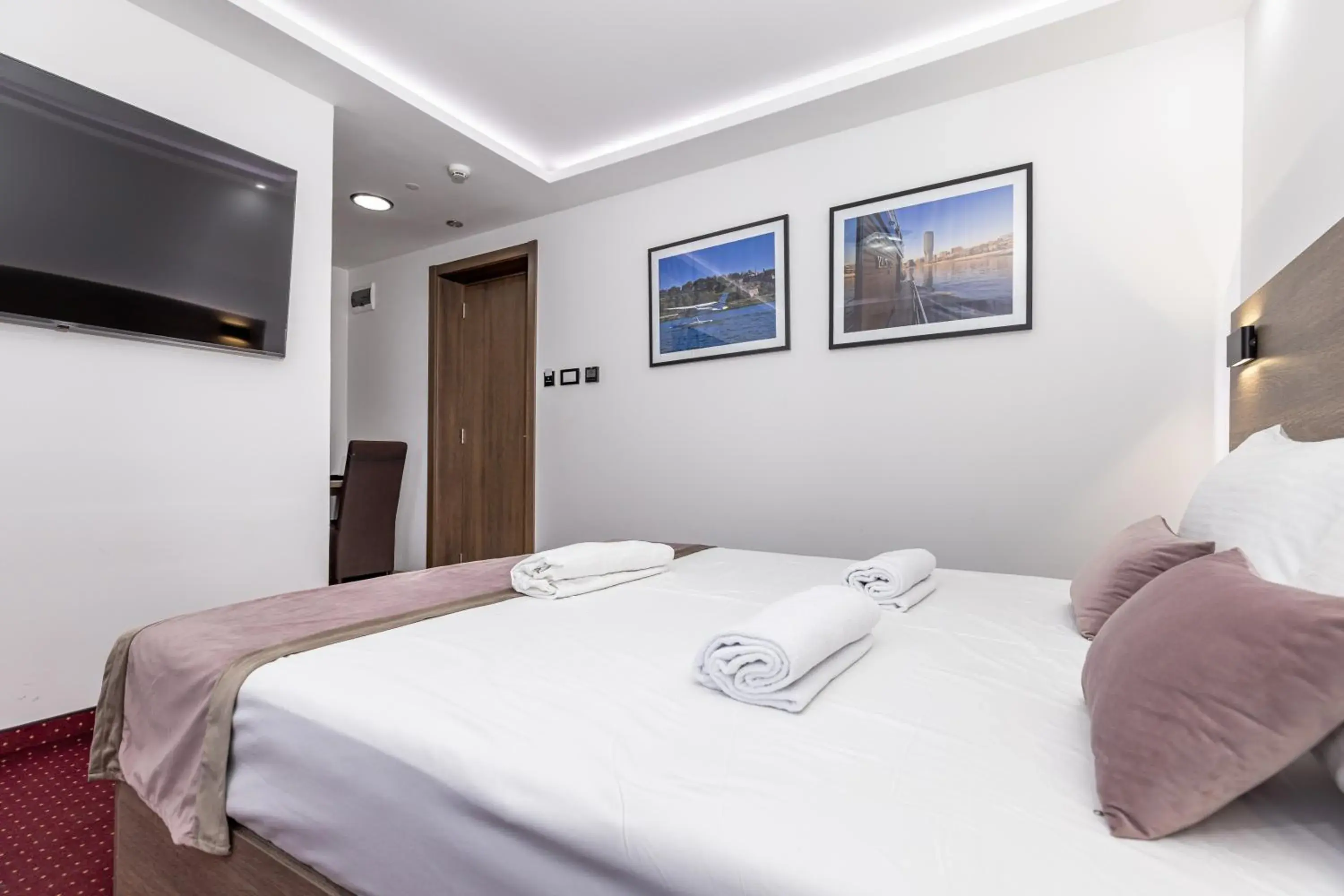 Deluxe King Room in ForS Resort & Spa Deluxe King Room in ForS Resort & Spa