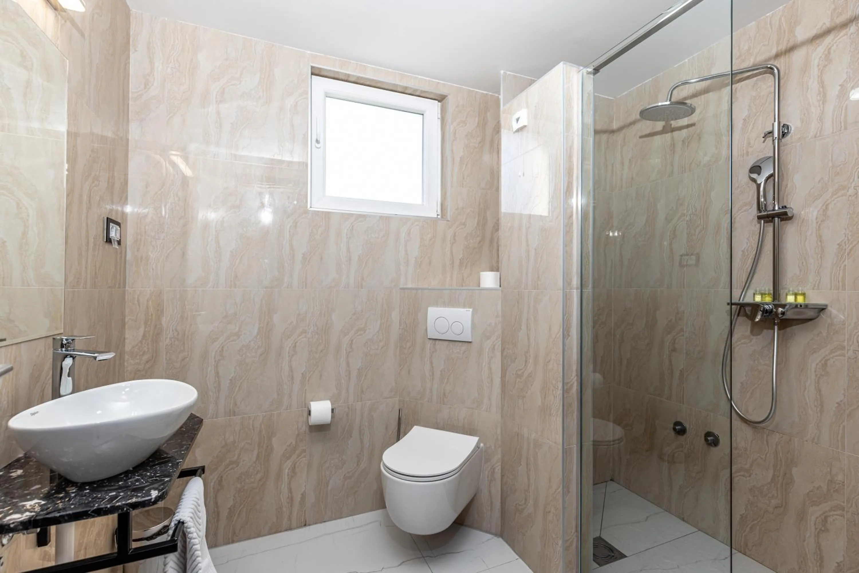 Shower in ForS Resort & Spa