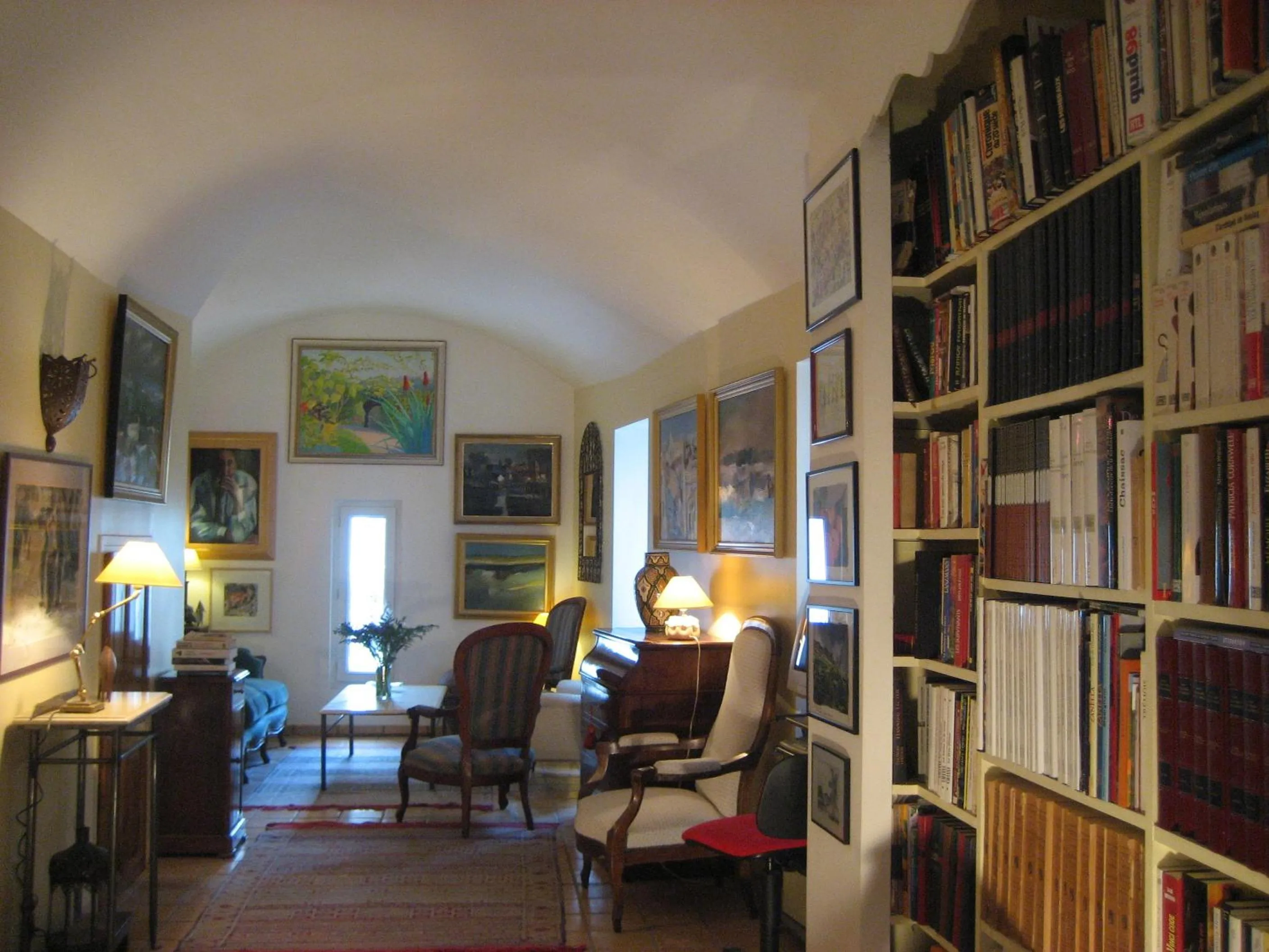 Library in Maison d'Hôtes de l'Evêché