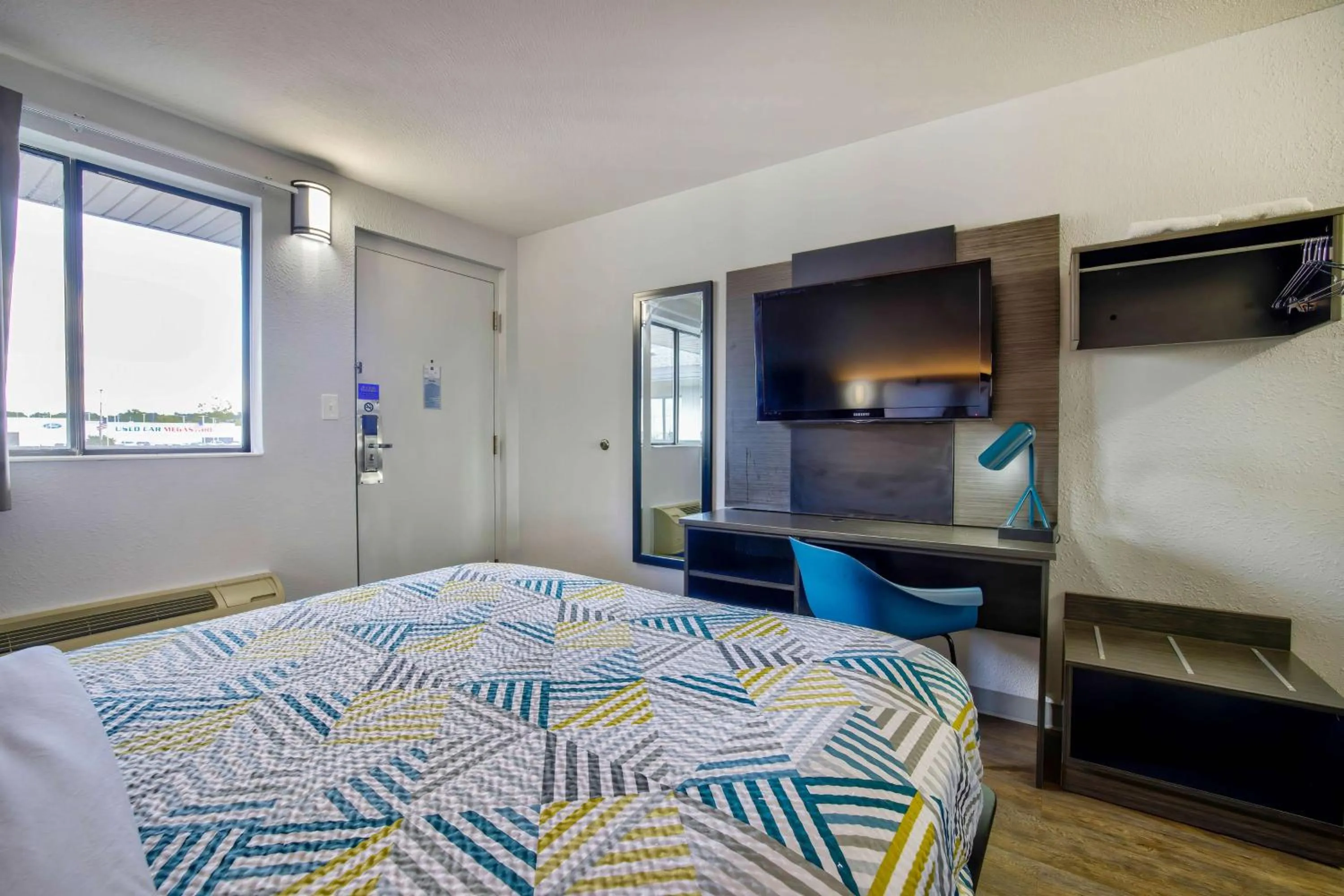 Bedroom, Bed in Motel 6-Jackson, MS