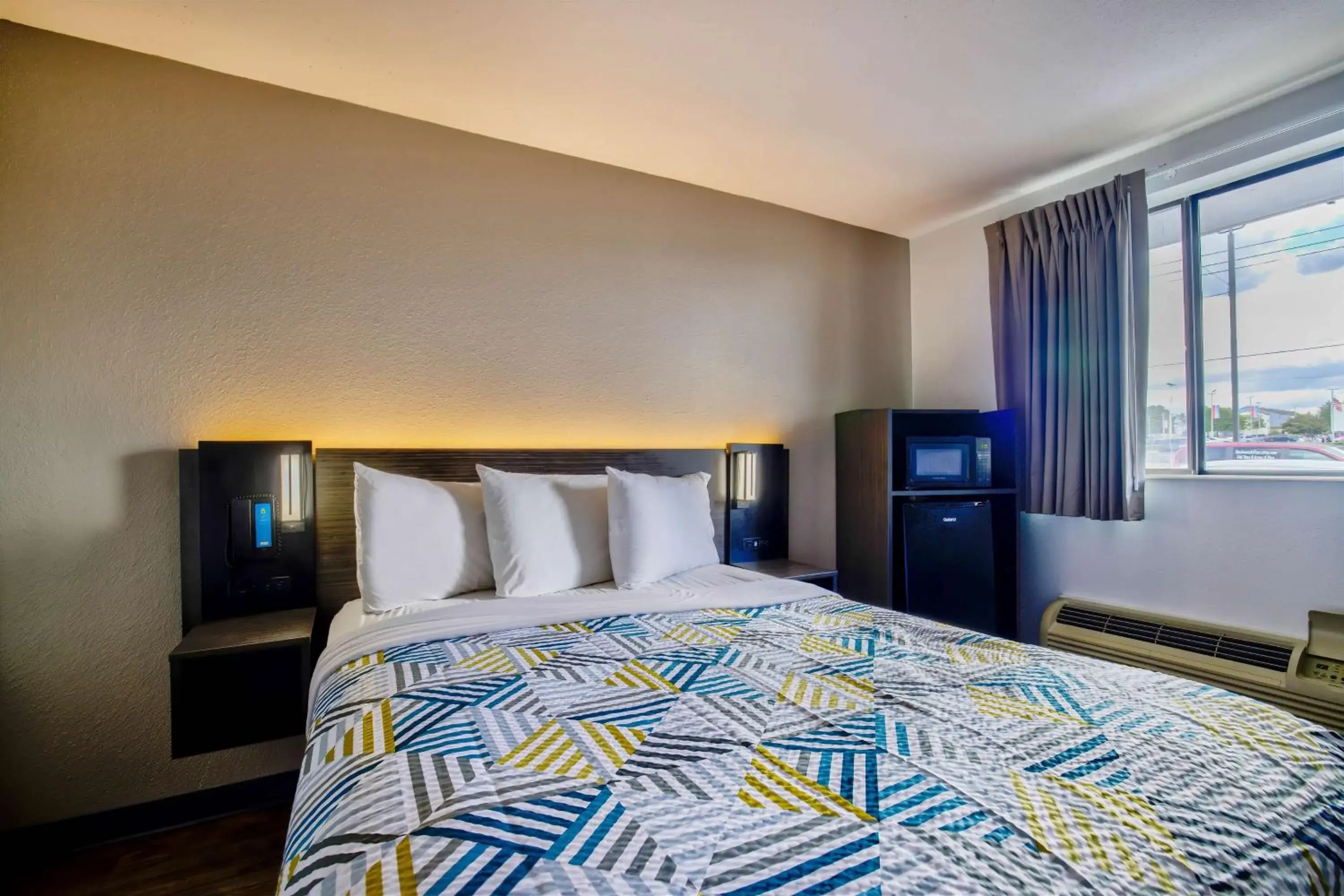 Queen Room - Disability Access - Smoking in Motel 6-Jackson, MS Queen Room - Disability Access - Smoking in Motel 6-Jackson, MS