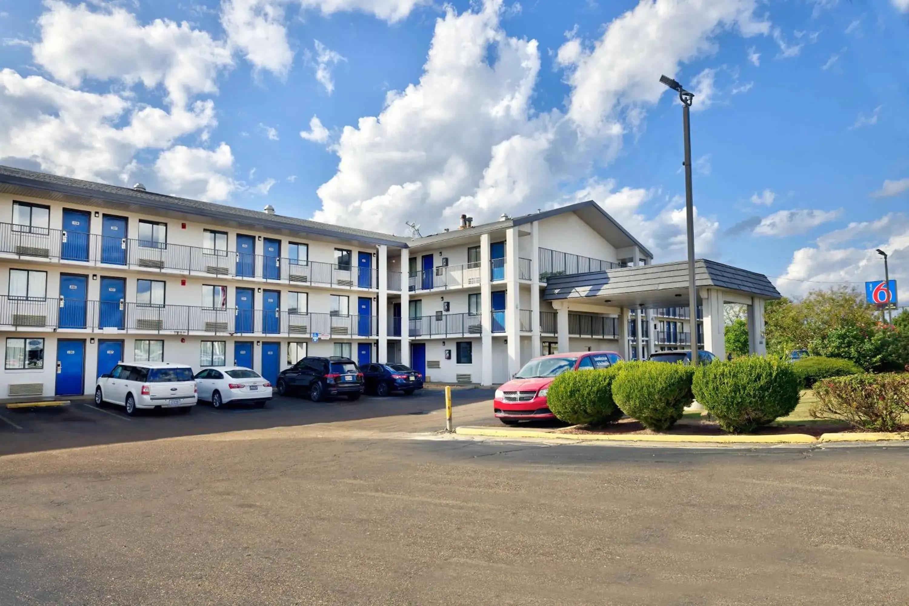 Property building in Motel 6-Jackson, MS Property building in Motel 6-Jackson, MS