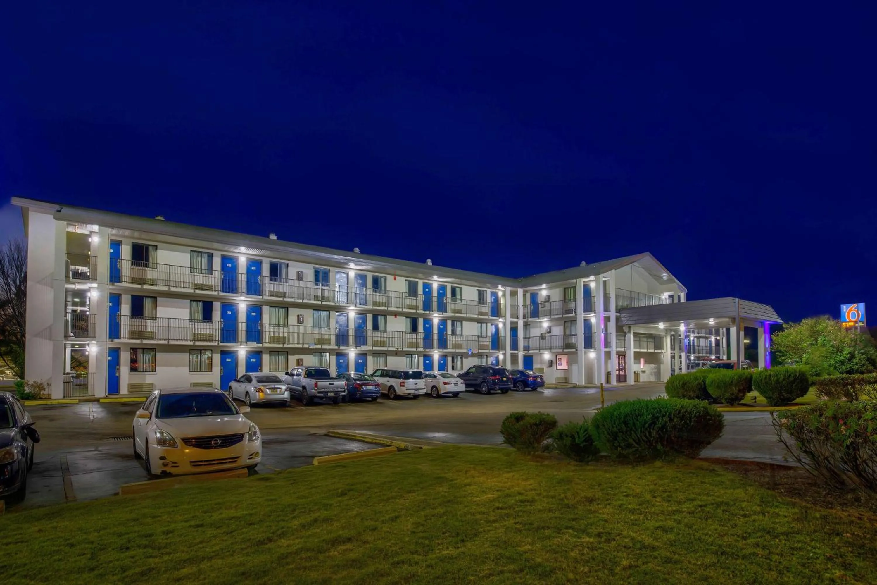 Property building in Motel 6-Jackson, MS