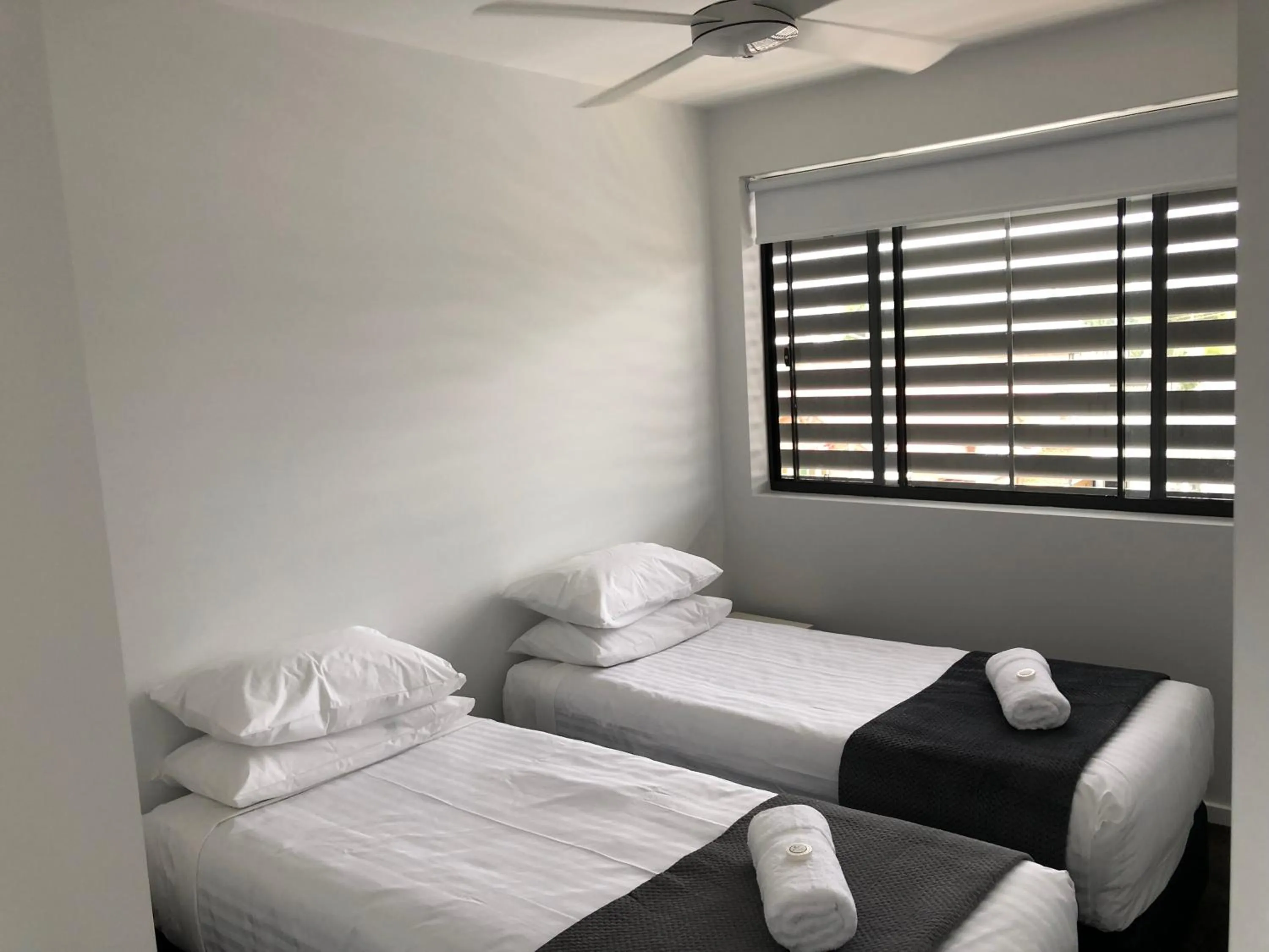 Bedroom, Bed in Quattro On Young