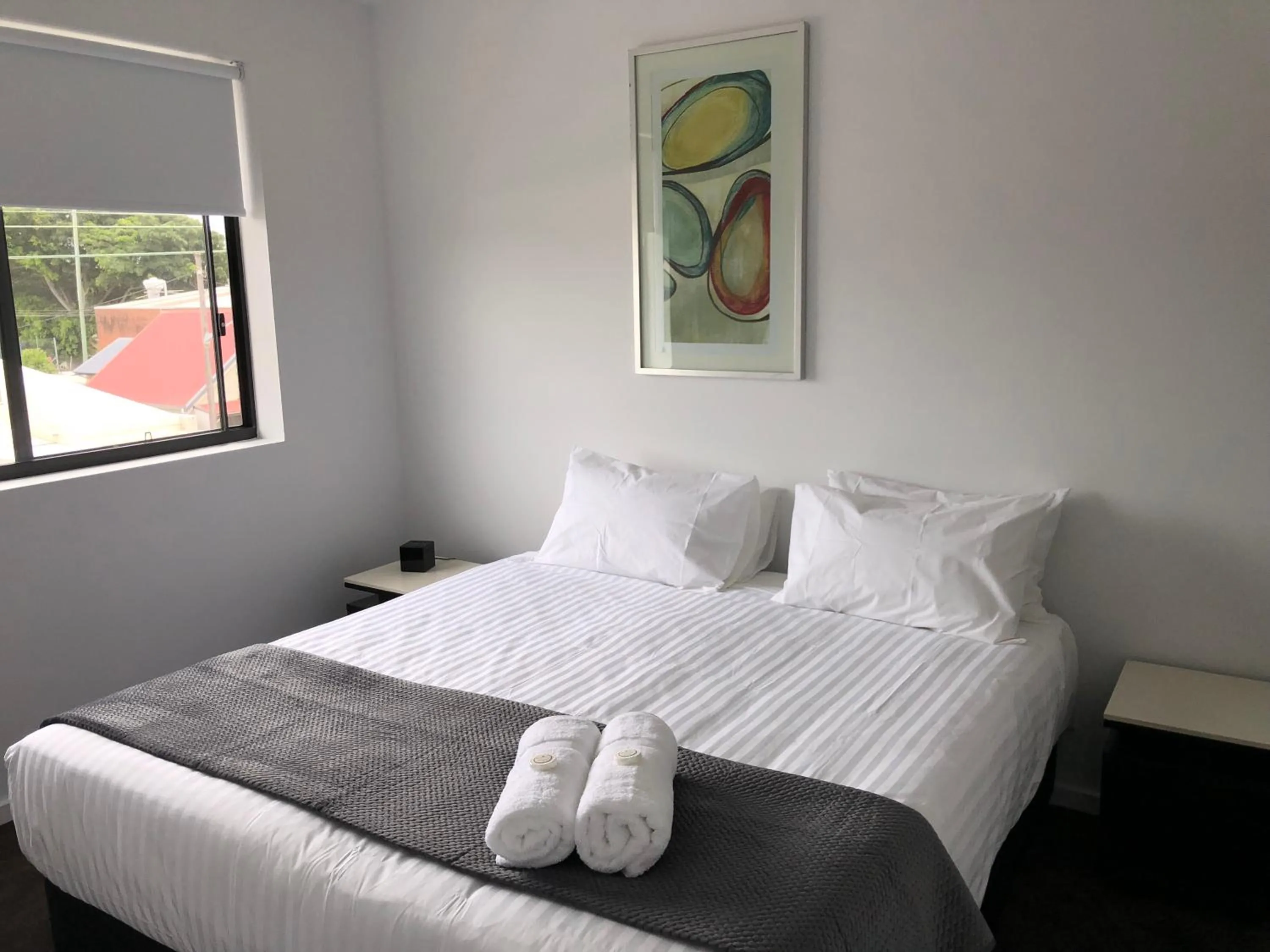 Bedroom, Bed in Quattro On Young