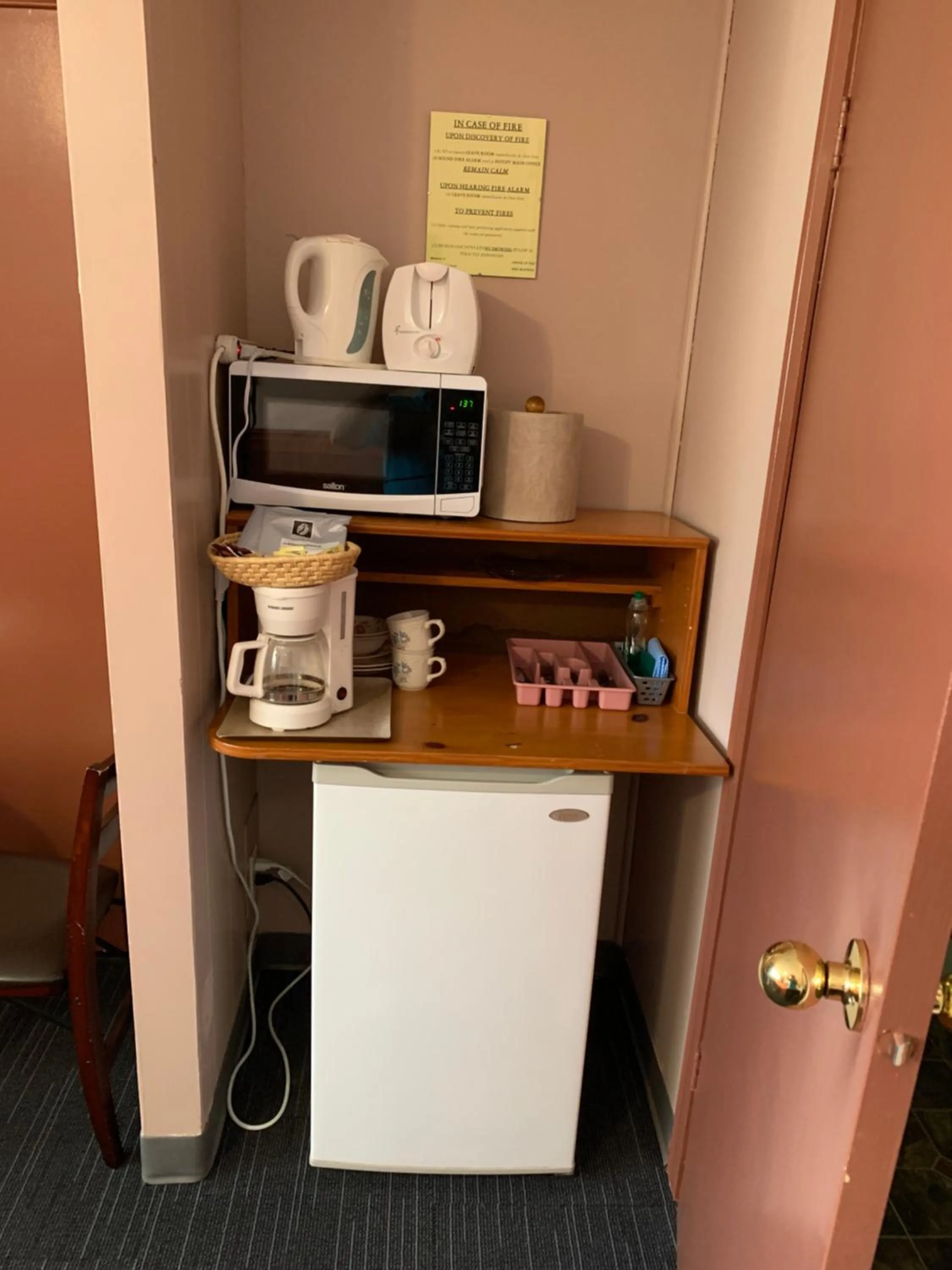 Kitchen or kitchenette in The Silver Birch Motel