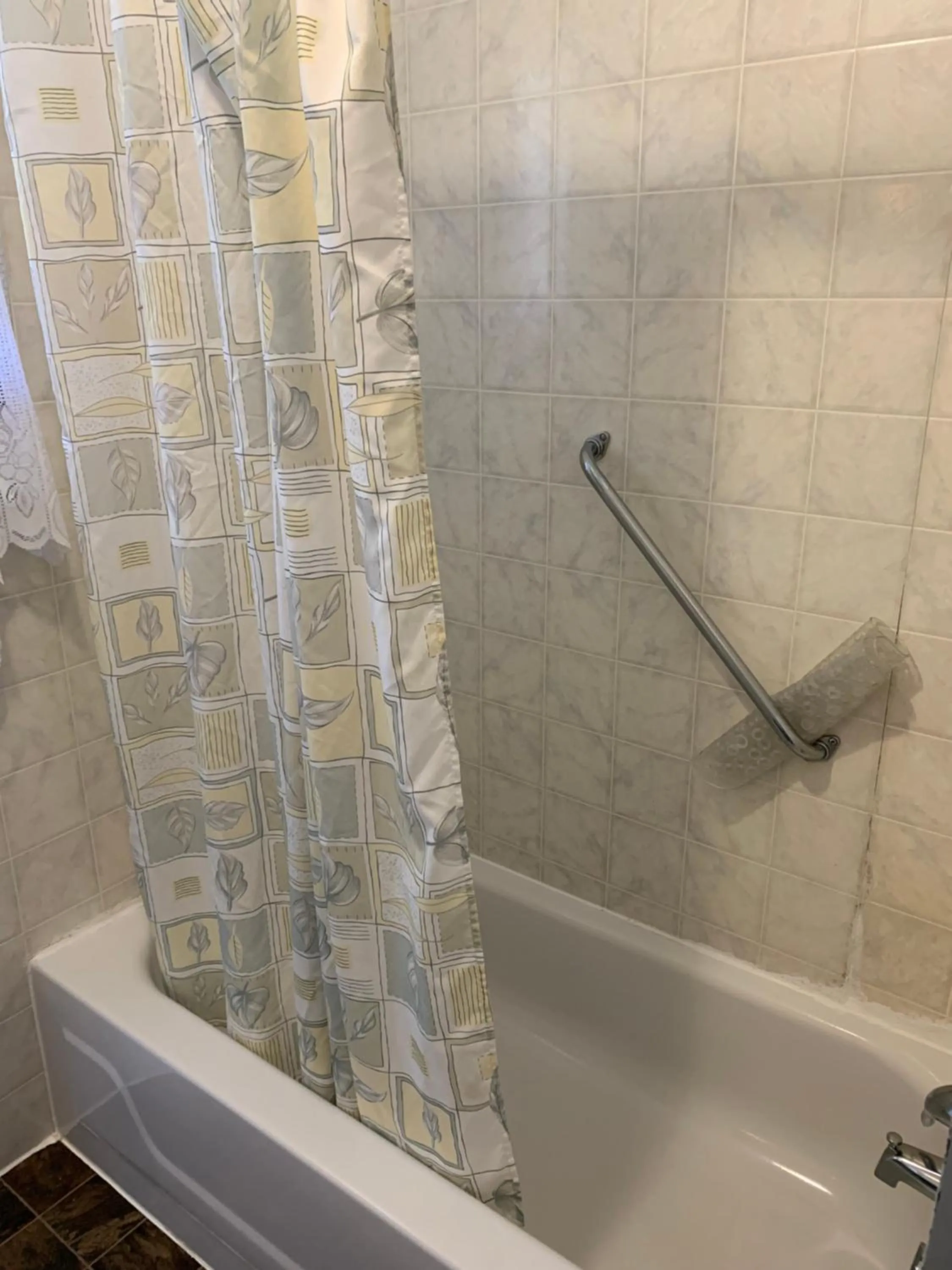 Bathroom in The Silver Birch Motel