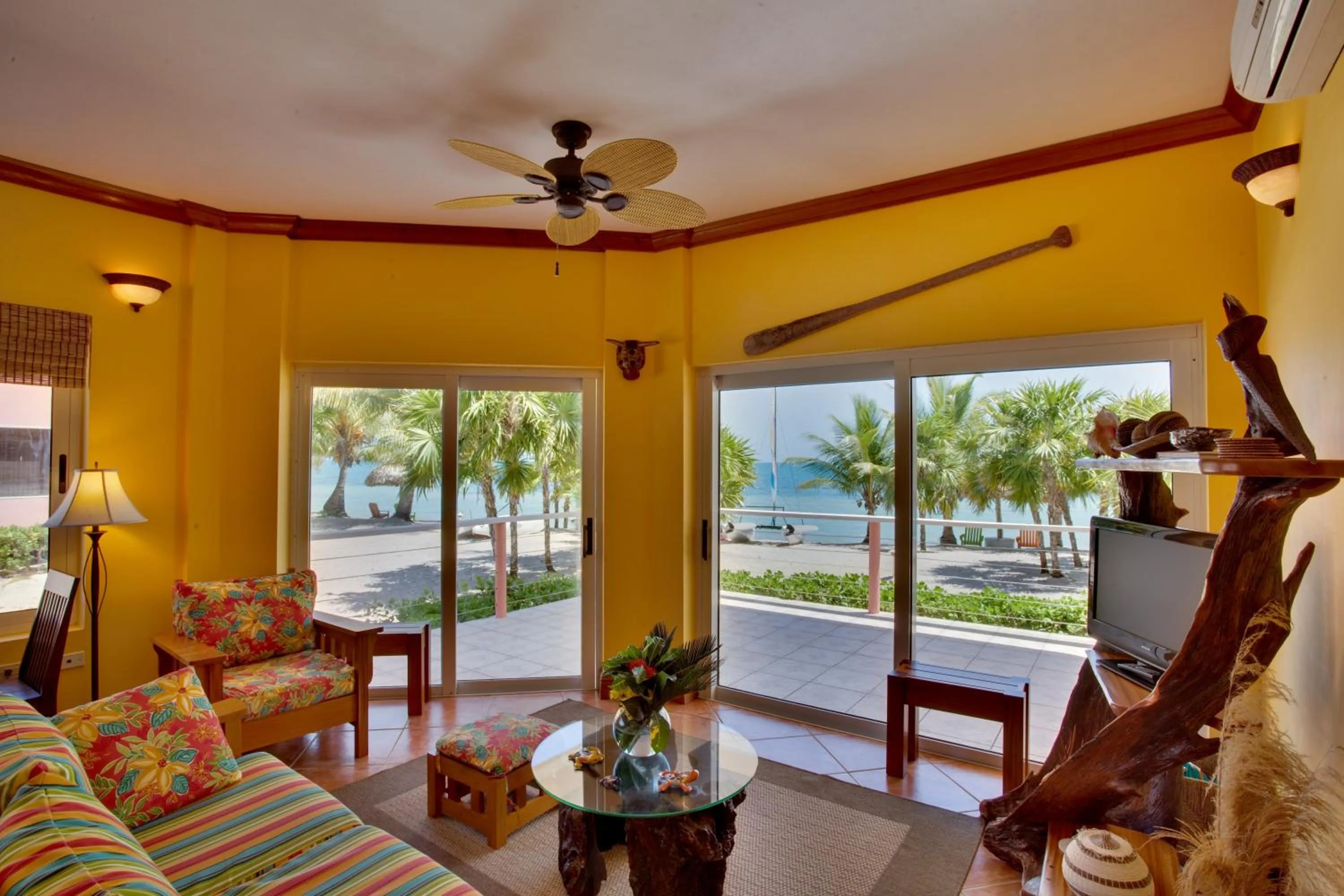 Communal lounge/ TV room in Laru Beya Resort