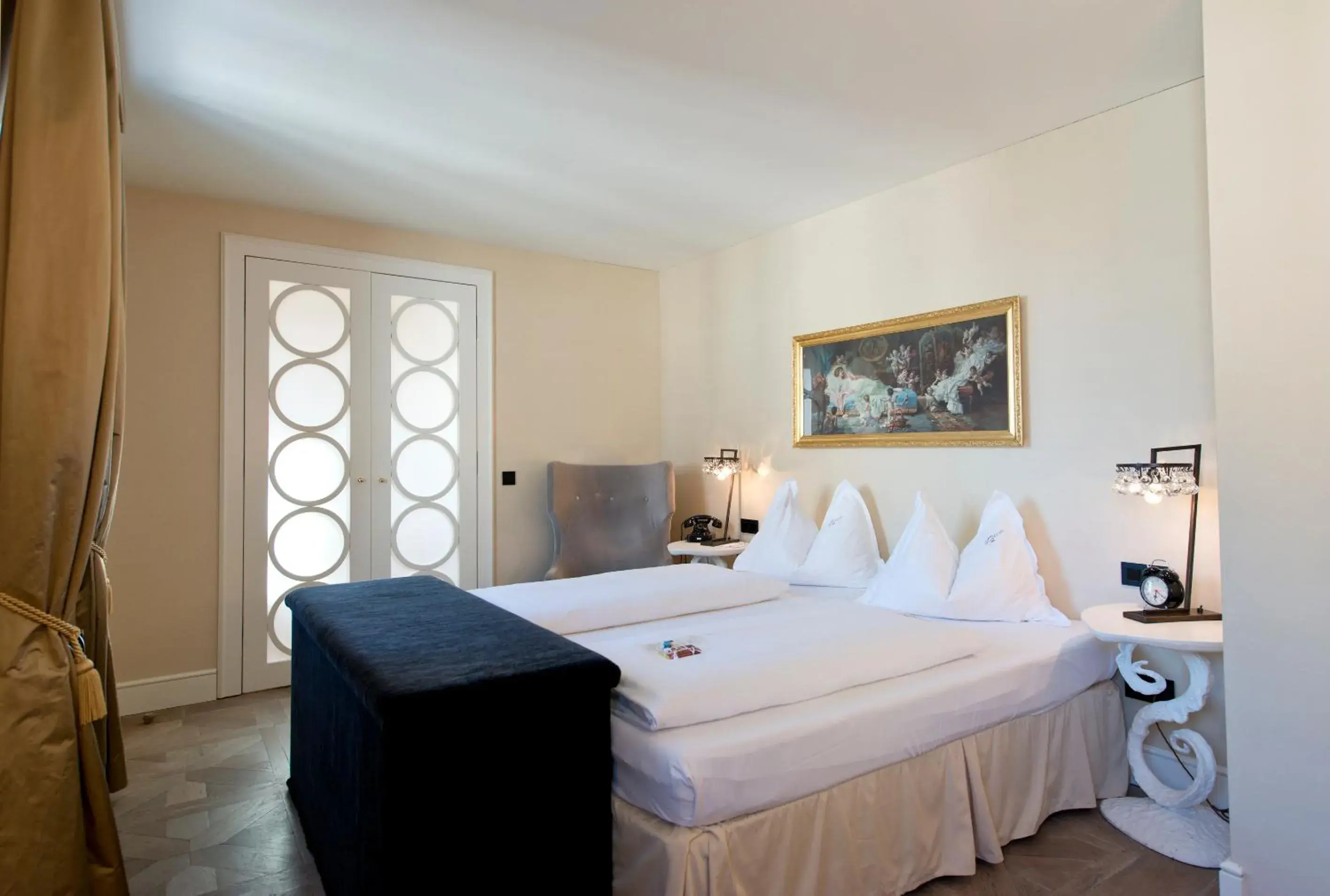 Photo of the whole room, Bed in Hotel Beethoven Wien Photo of the whole room, Bed in Hotel Beethoven Wien