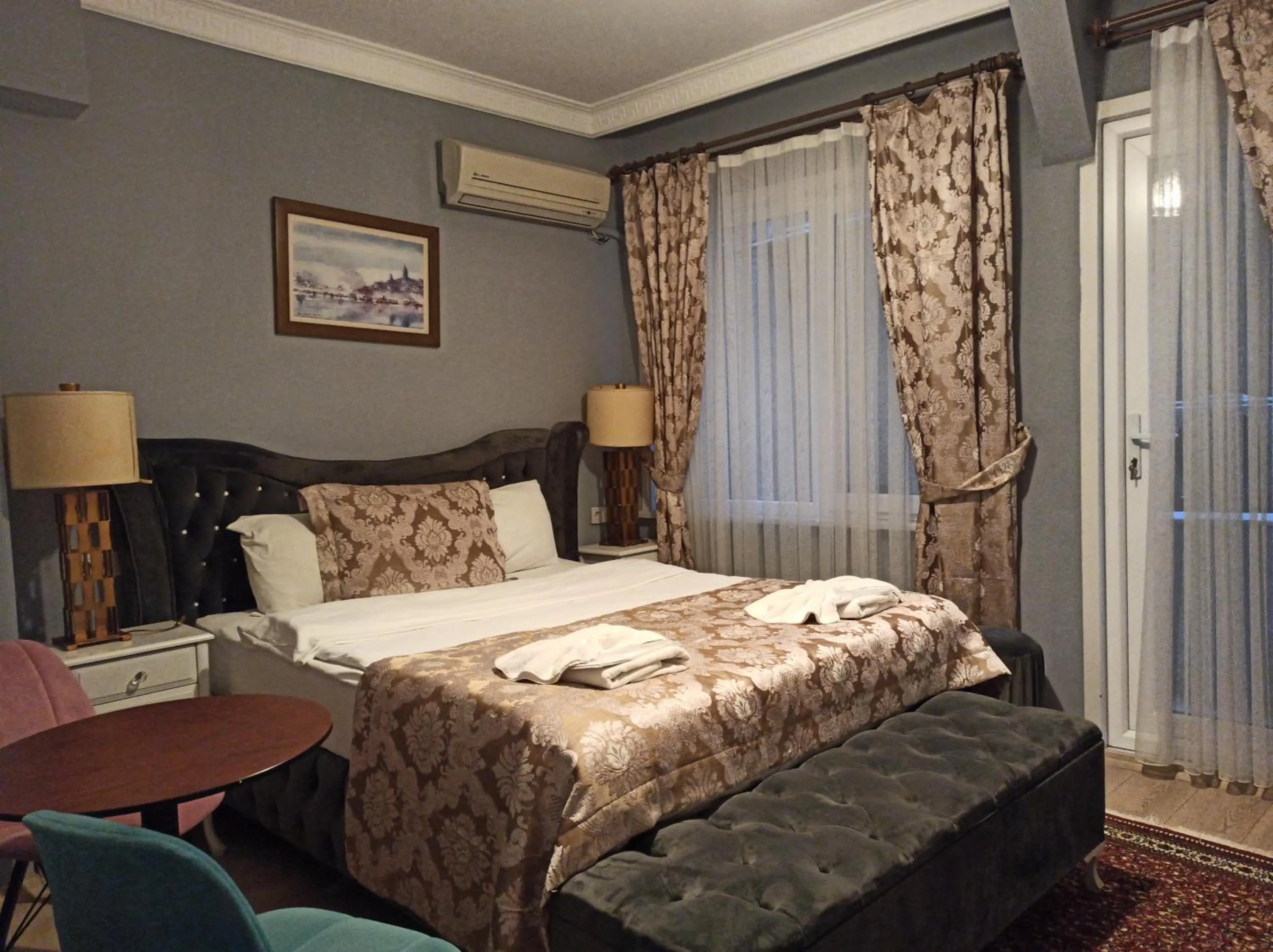 Photo of the whole room in La Mer Boutique Hotel