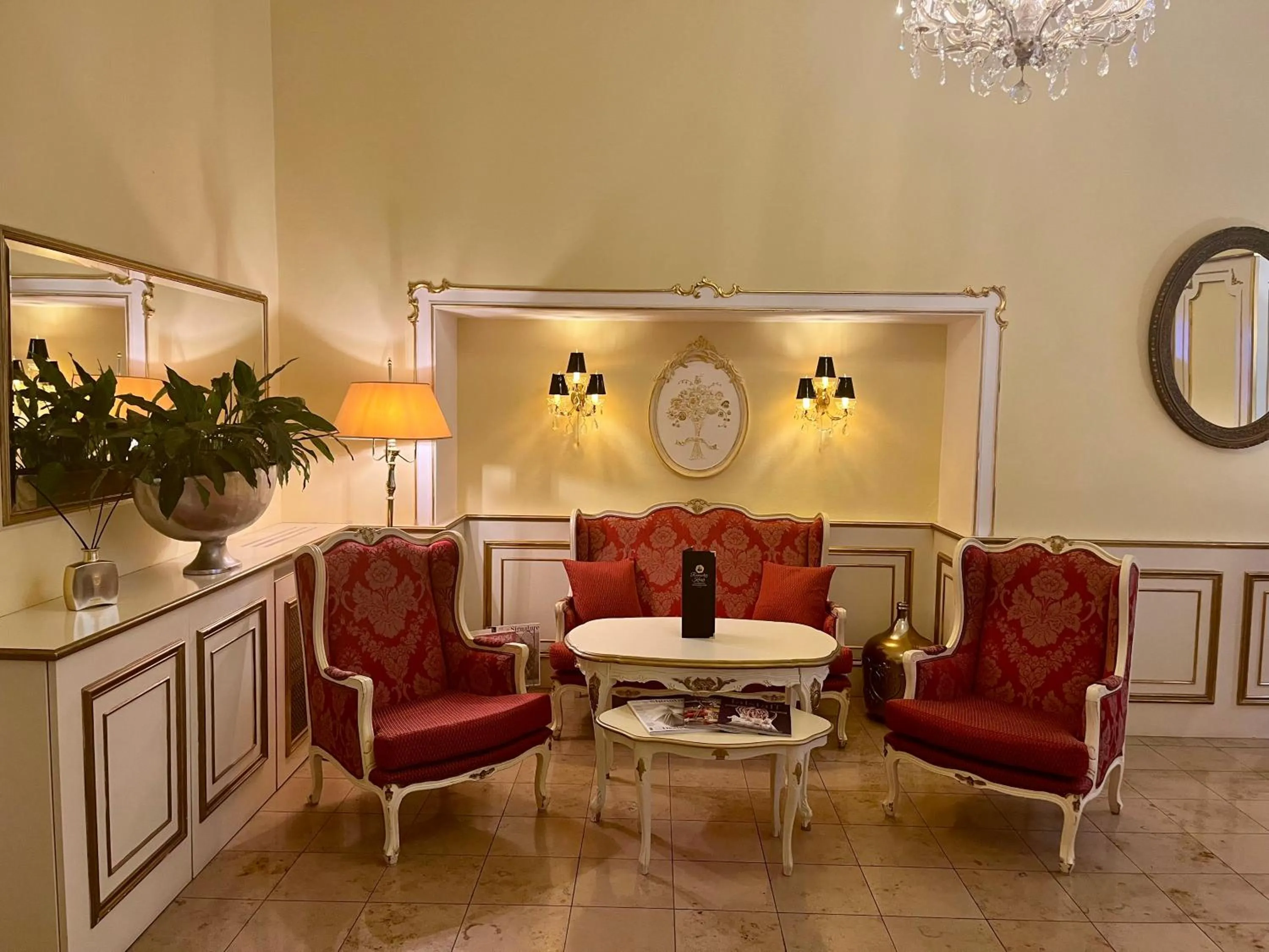 Lobby or reception in Schlosshotel Römischer Kaiser