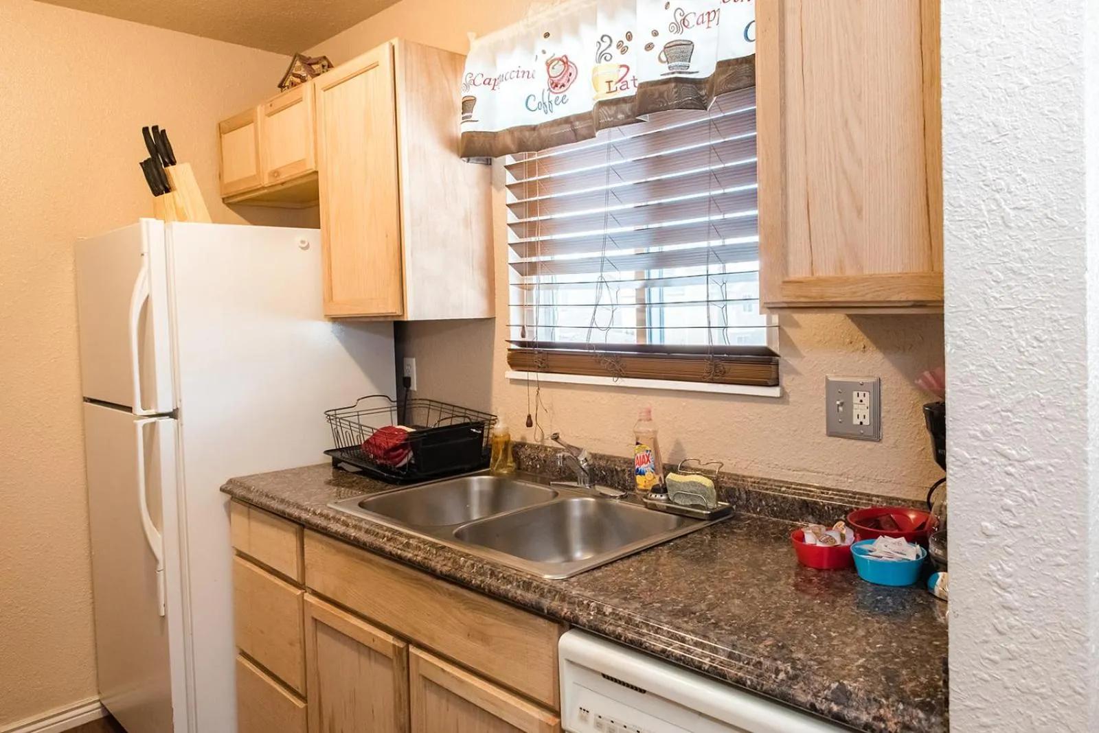 Kitchen or kitchenette in Mountain Song