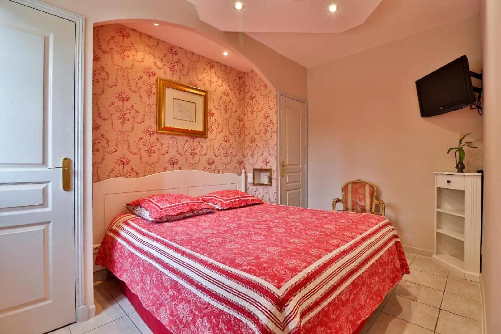 Photo of the whole room, Bed in La Milane