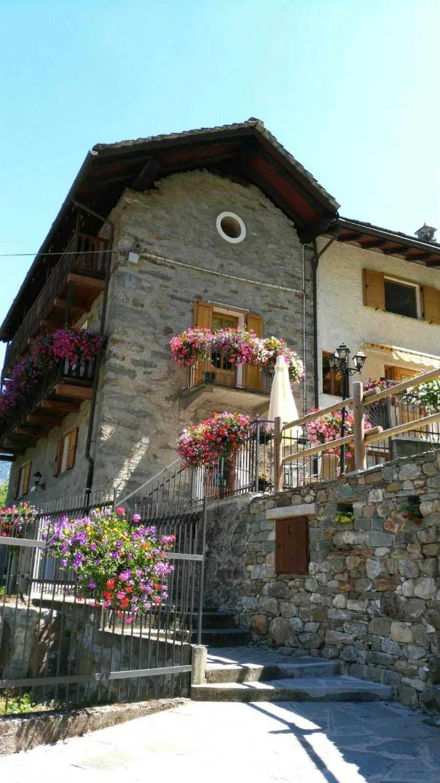 Facade/entrance in B&B Maison Vallomy