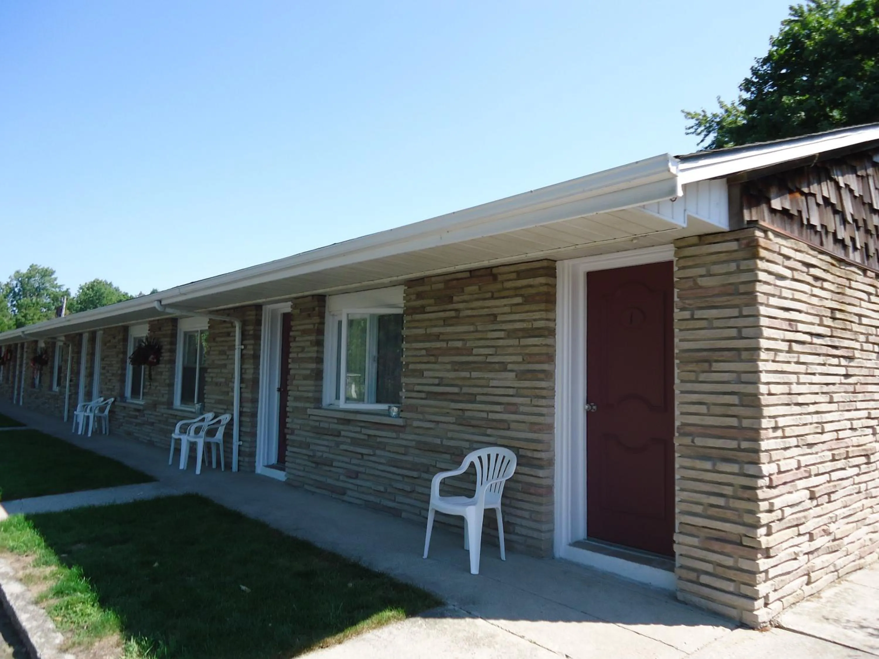 Property building in Dunlop Motel