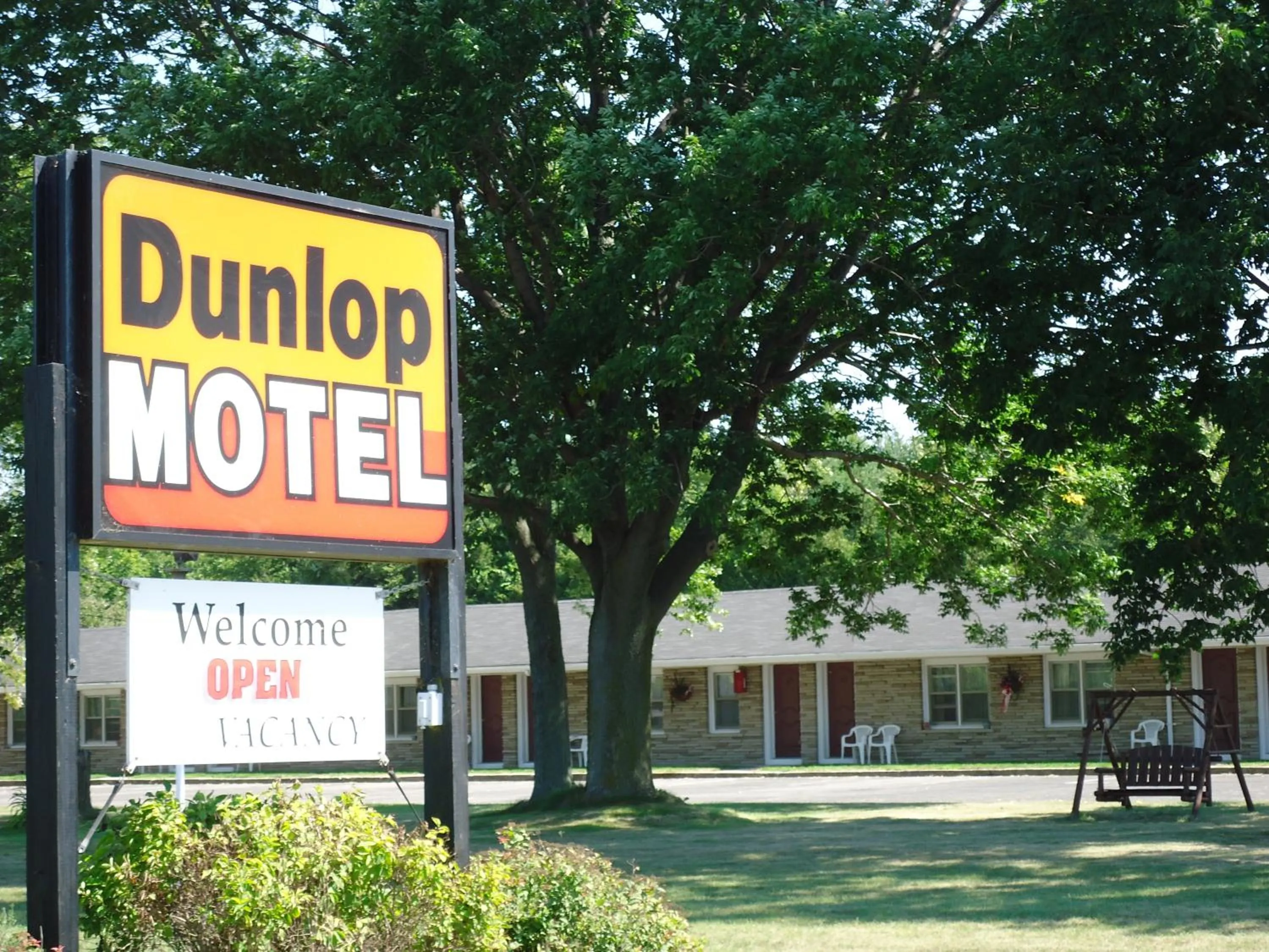 Property logo or sign in Dunlop Motel