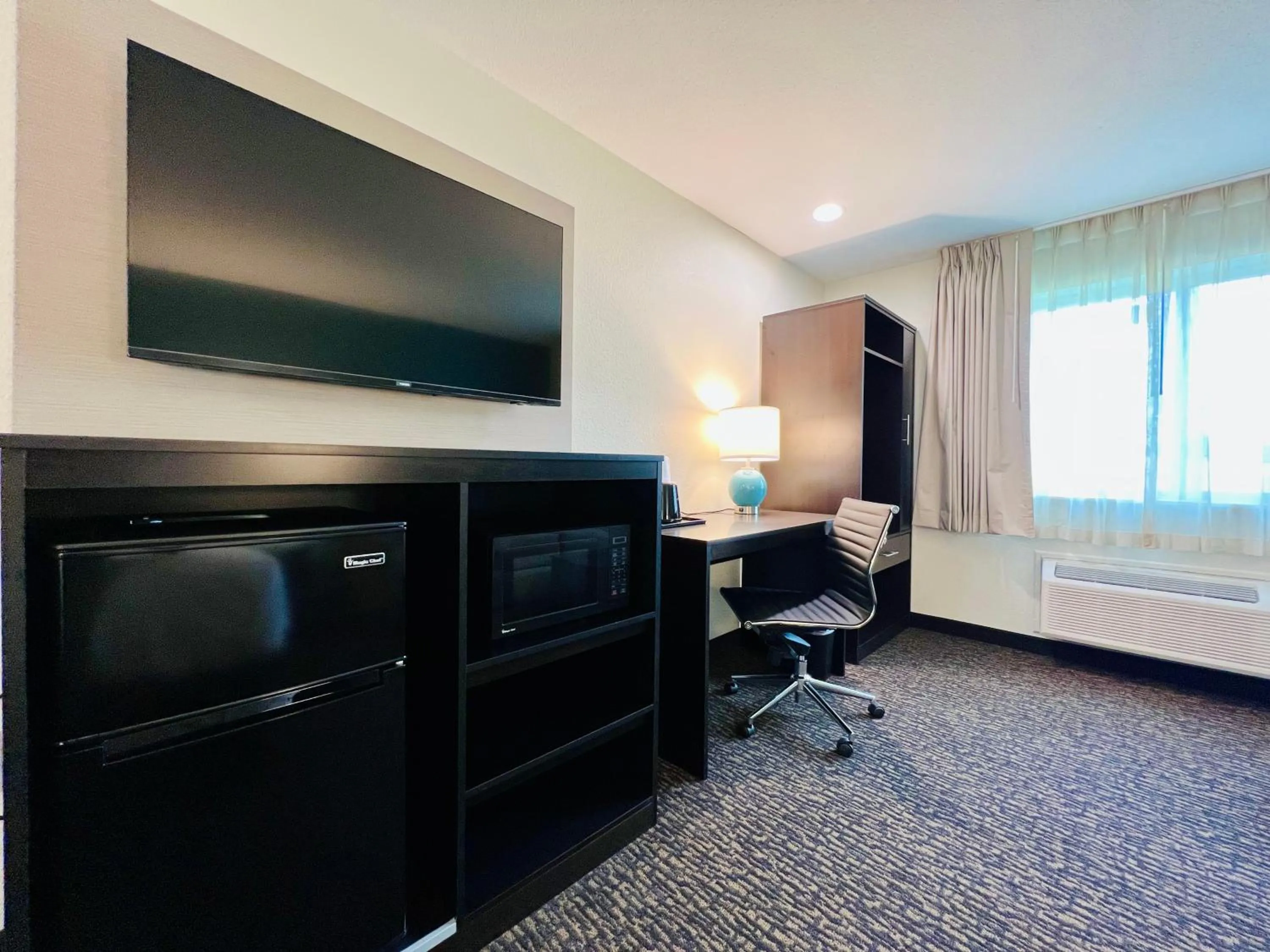 TV and multimedia in Americas Best Value Inn Wisconsin Dells-Lake Delton - Newly renovated