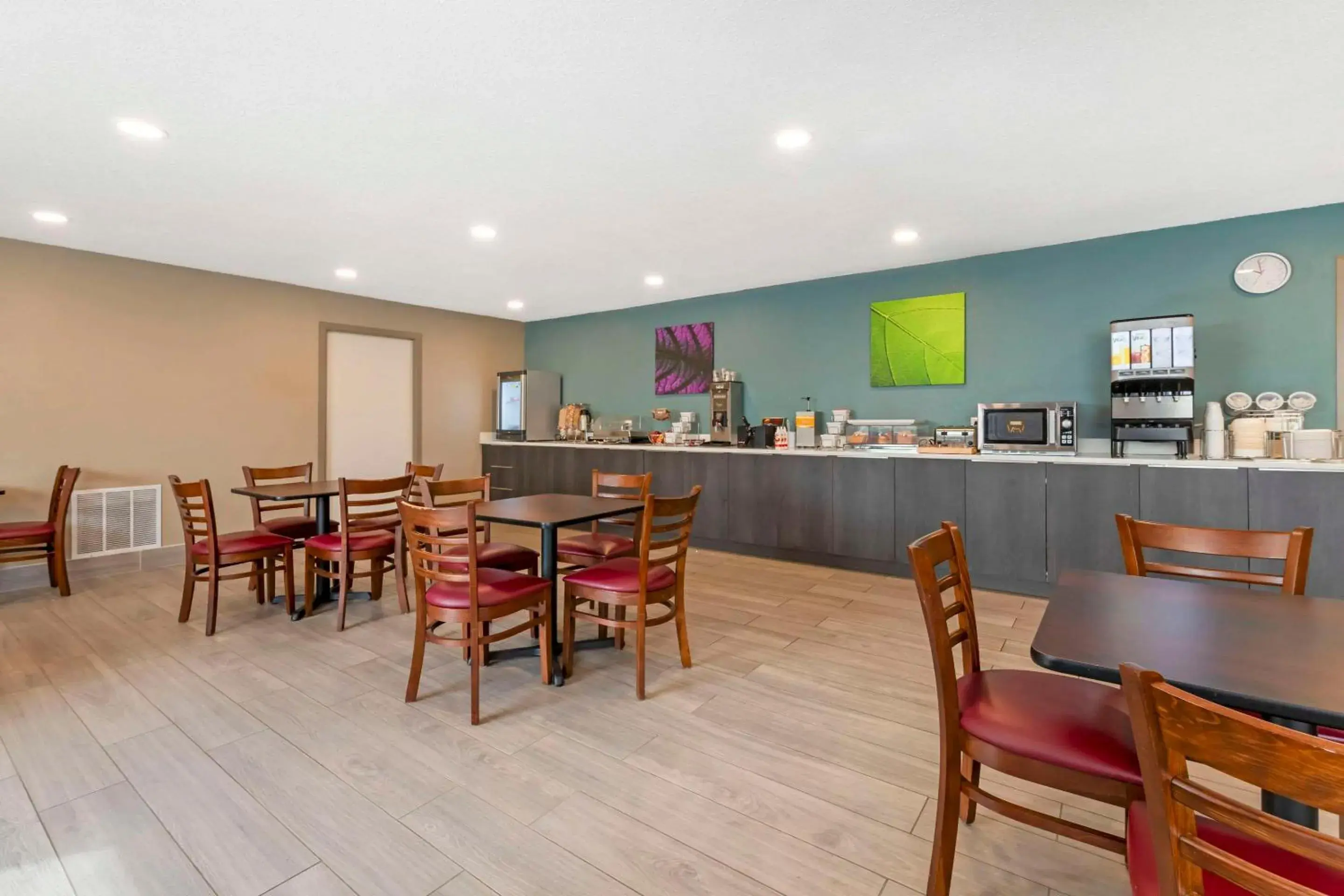 Breakfast in Americas Best Value Inn Wisconsin Dells-Lake Delton - Newly renovated Breakfast in Americas Best Value Inn Wisconsin Dells-Lake Delton - Newly renovated