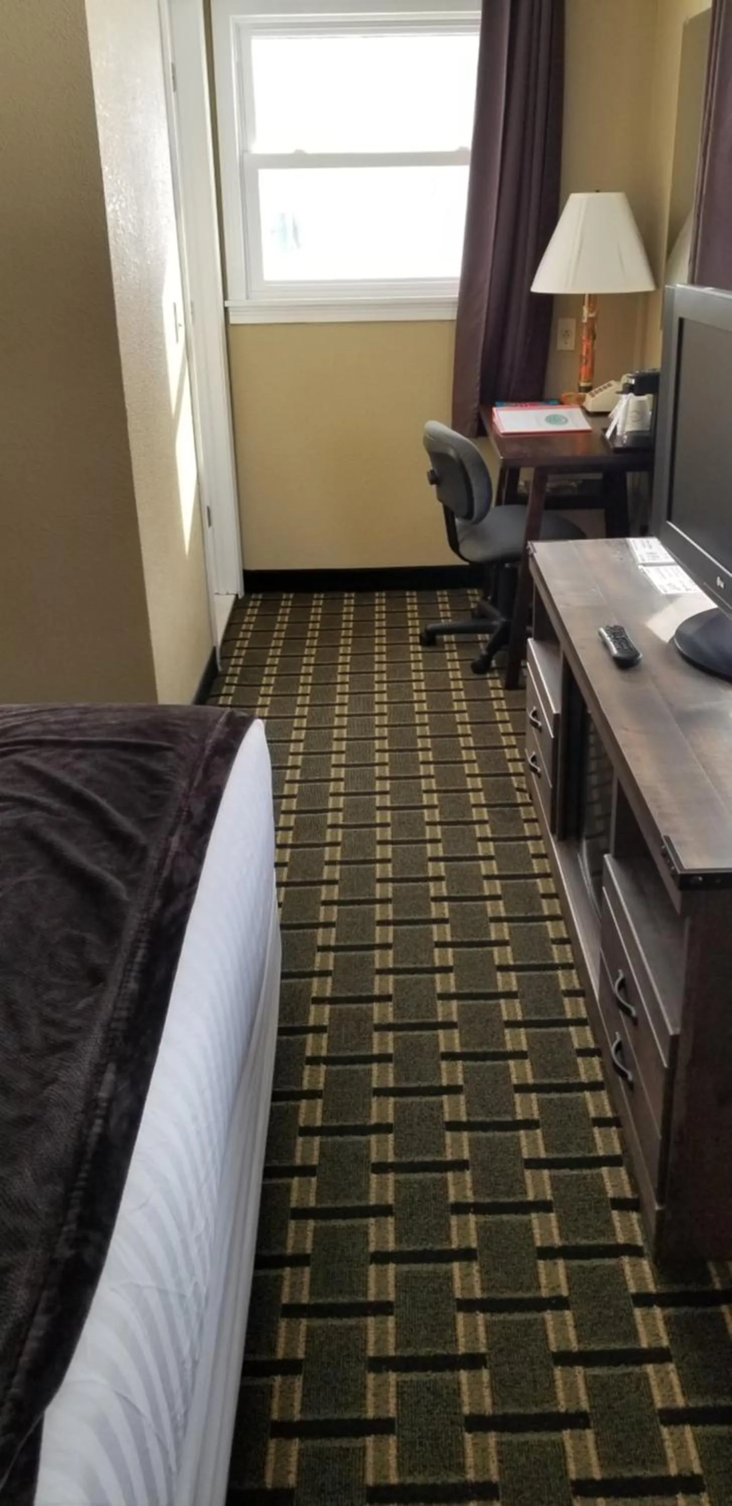 Bed in Middlebury Sweets Motel