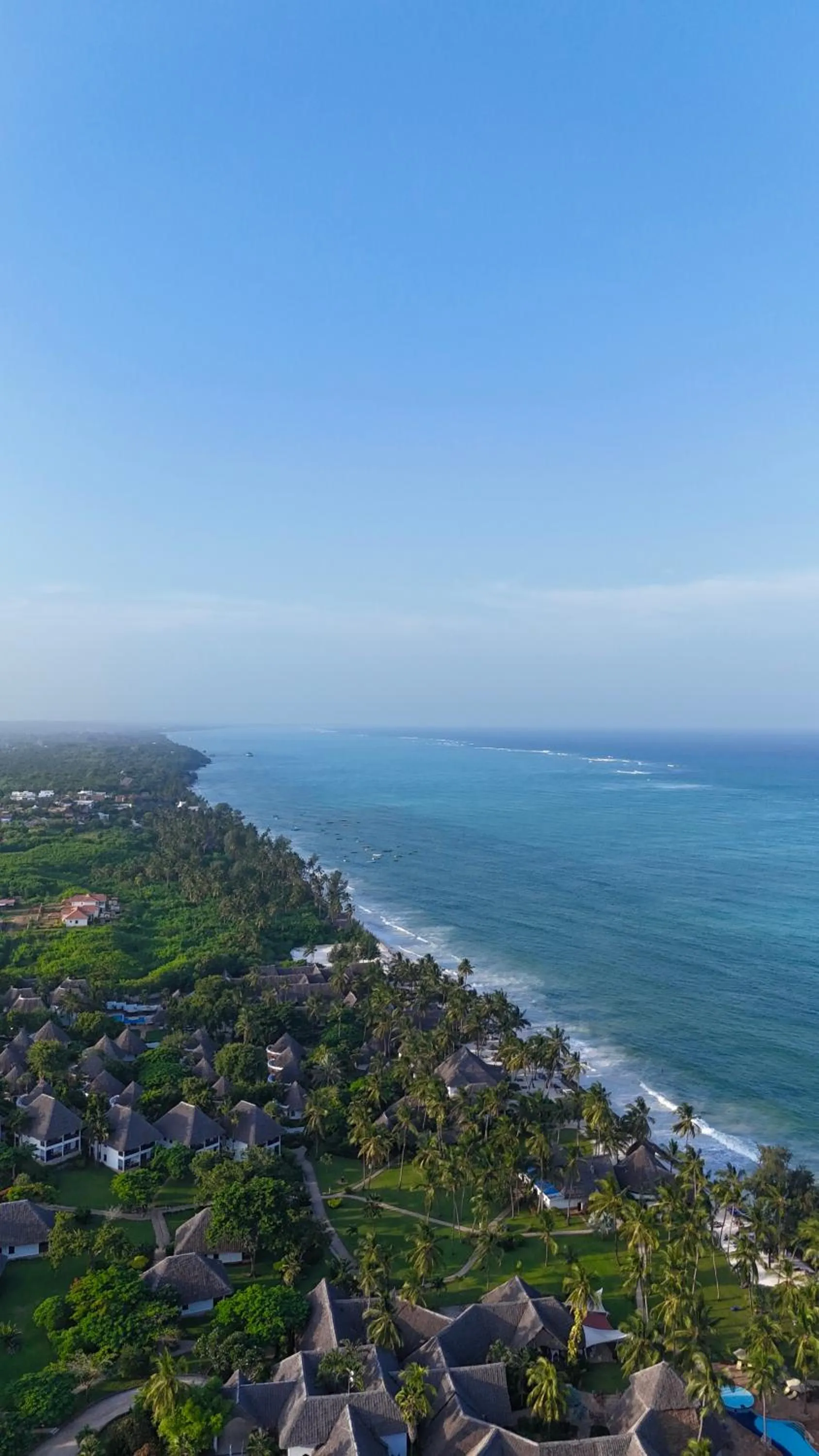 Beach in Sultan Sands Island Resort & Spa