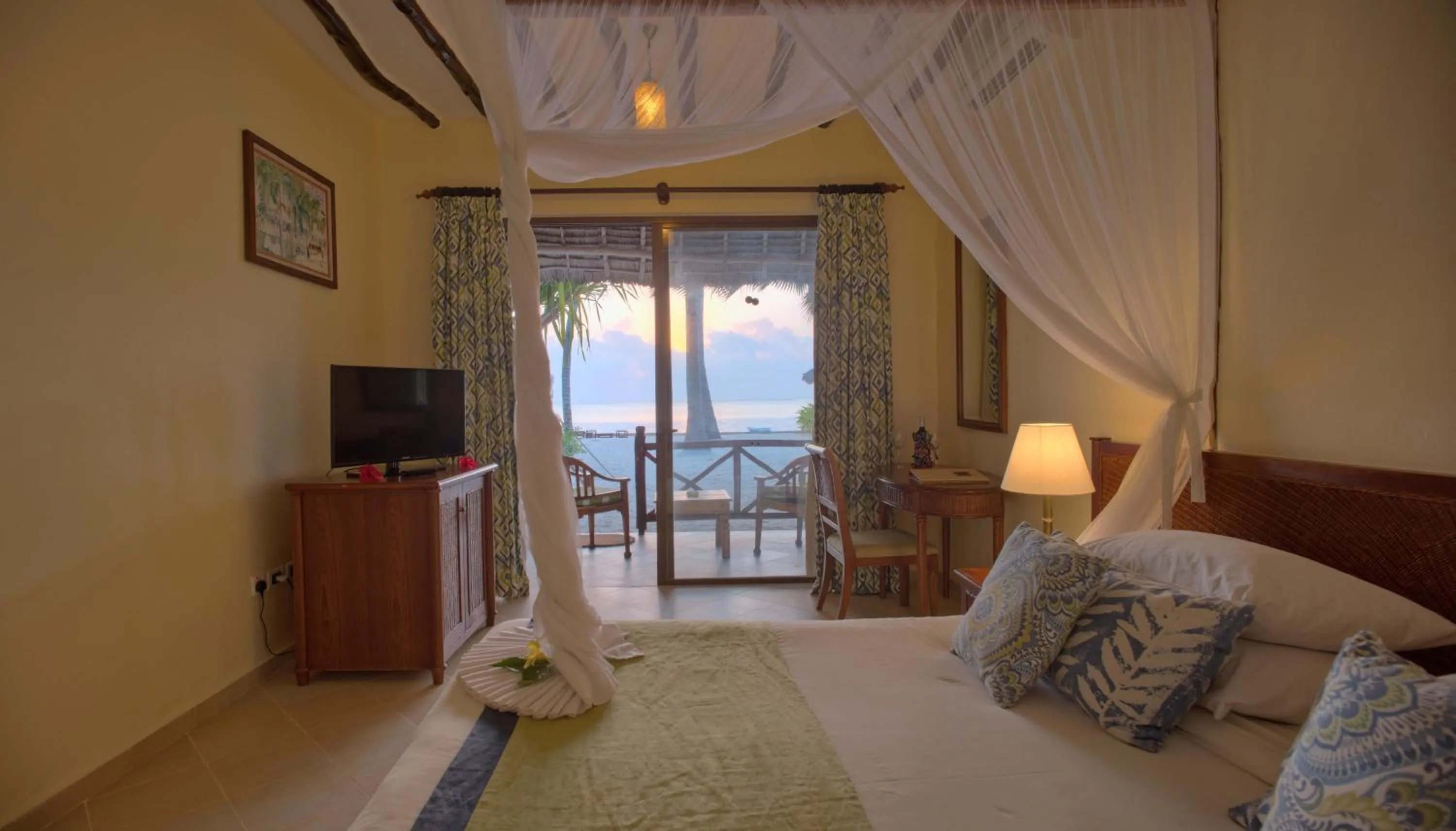 Bed in Sultan Sands Island Resort & Spa