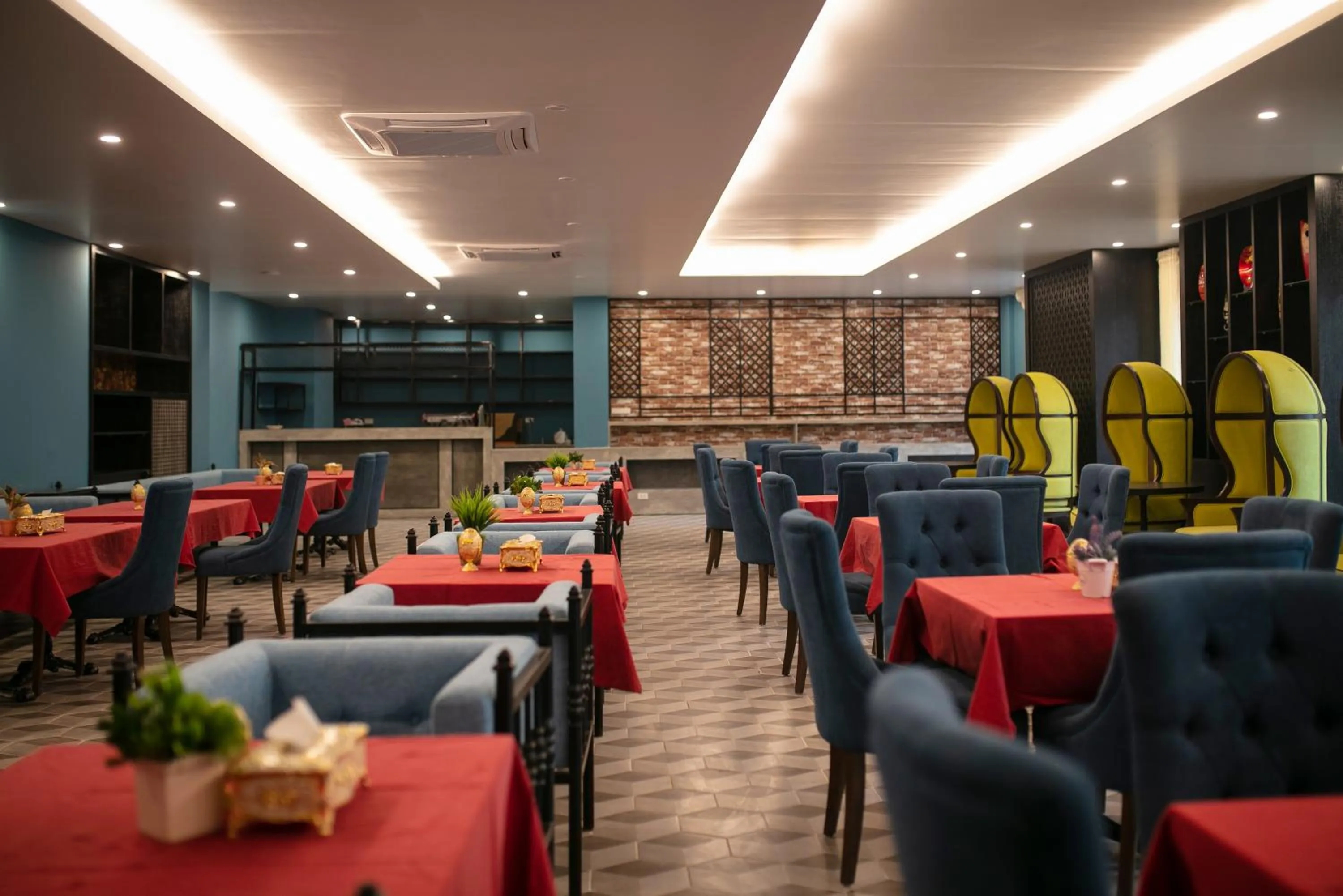 Restaurant/places to eat in Azalea Parkview Hotel