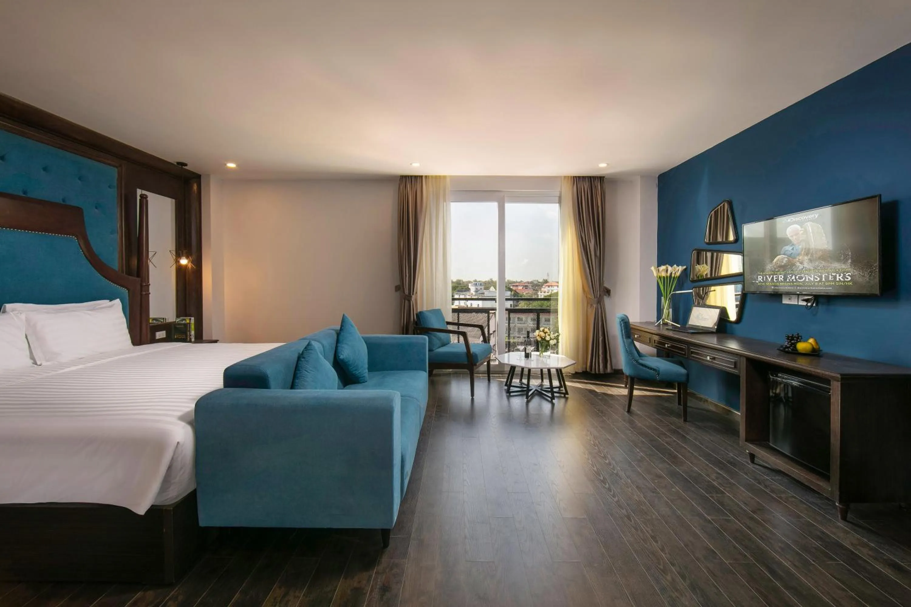 Living room, Bed in Azalea Parkview Hotel