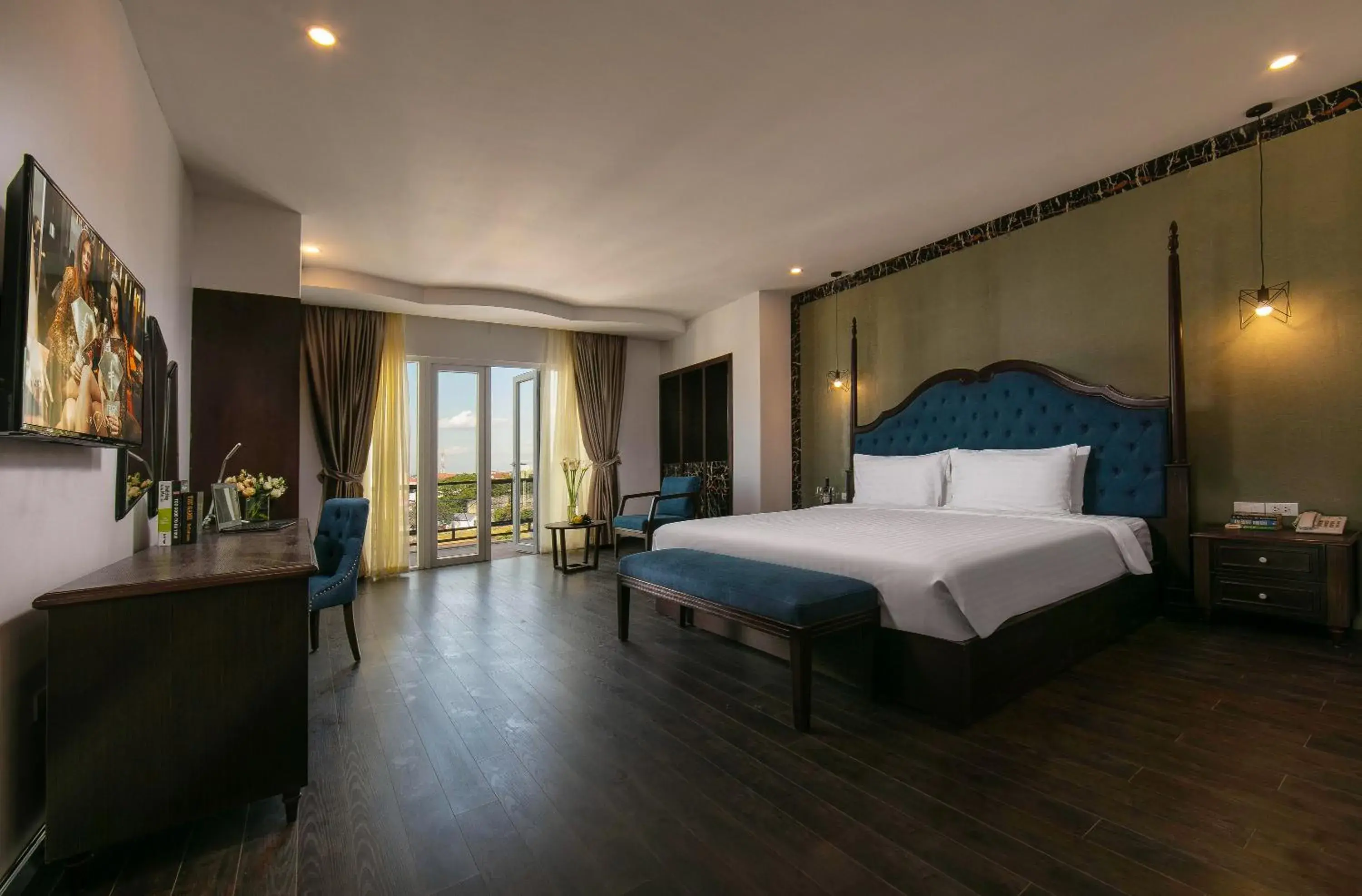 Photo of the whole room, Bed in Azalea Parkview Hotel Photo of the whole room, Bed in Azalea Parkview Hotel