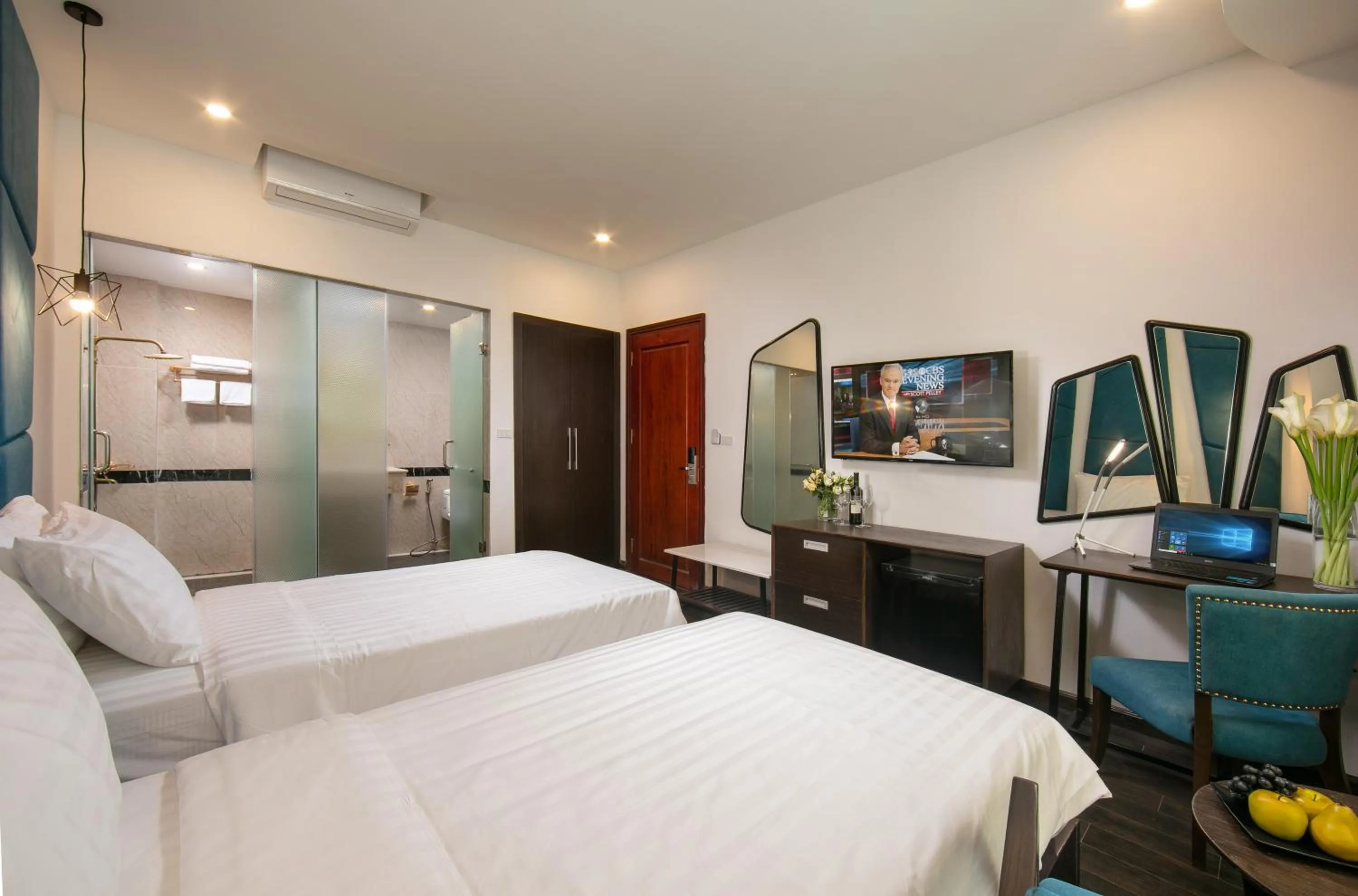 Photo of the whole room, Bed in Azalea Parkview Hotel