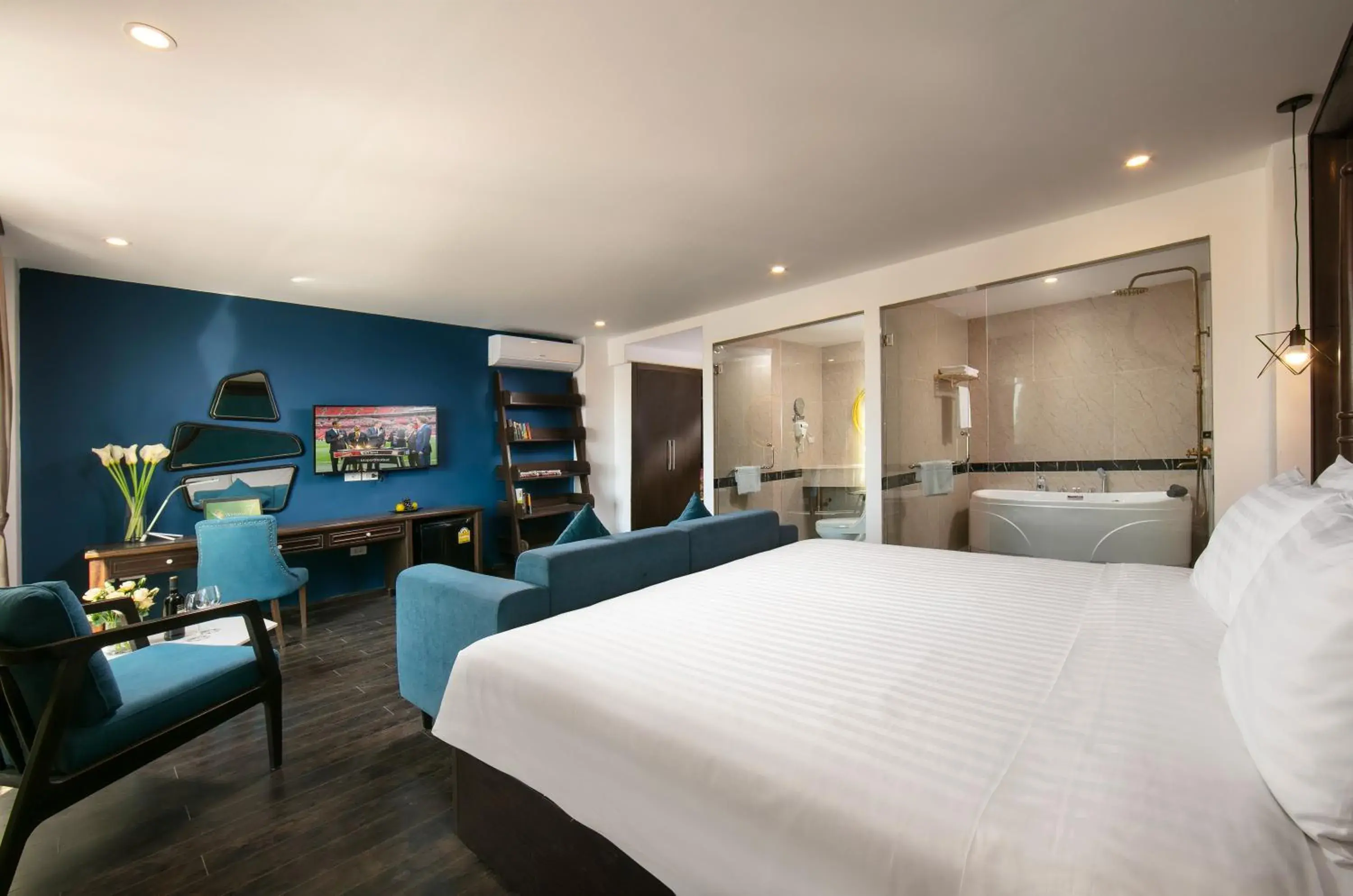 Photo of the whole room, Bed in Azalea Parkview Hotel Photo of the whole room, Bed in Azalea Parkview Hotel