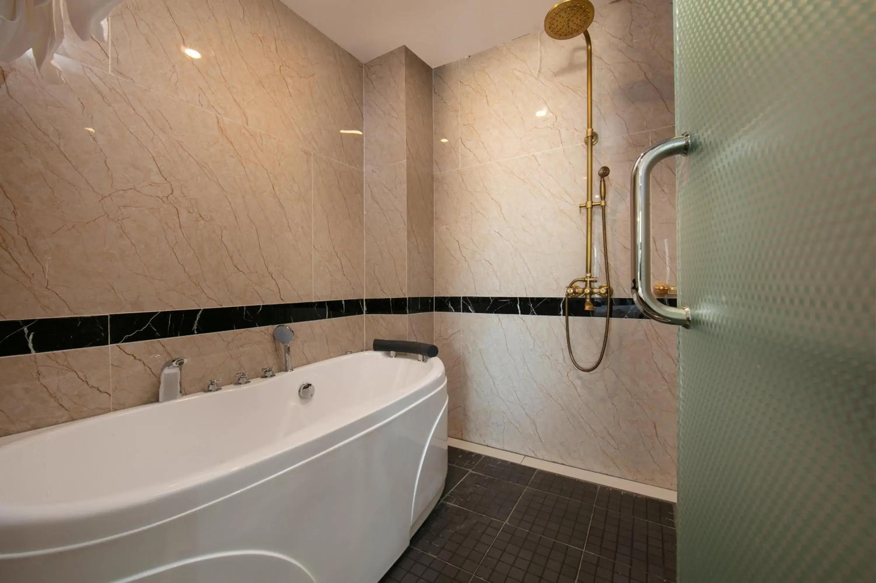 Bathroom in Azalea Parkview Hotel Bathroom in Azalea Parkview Hotel