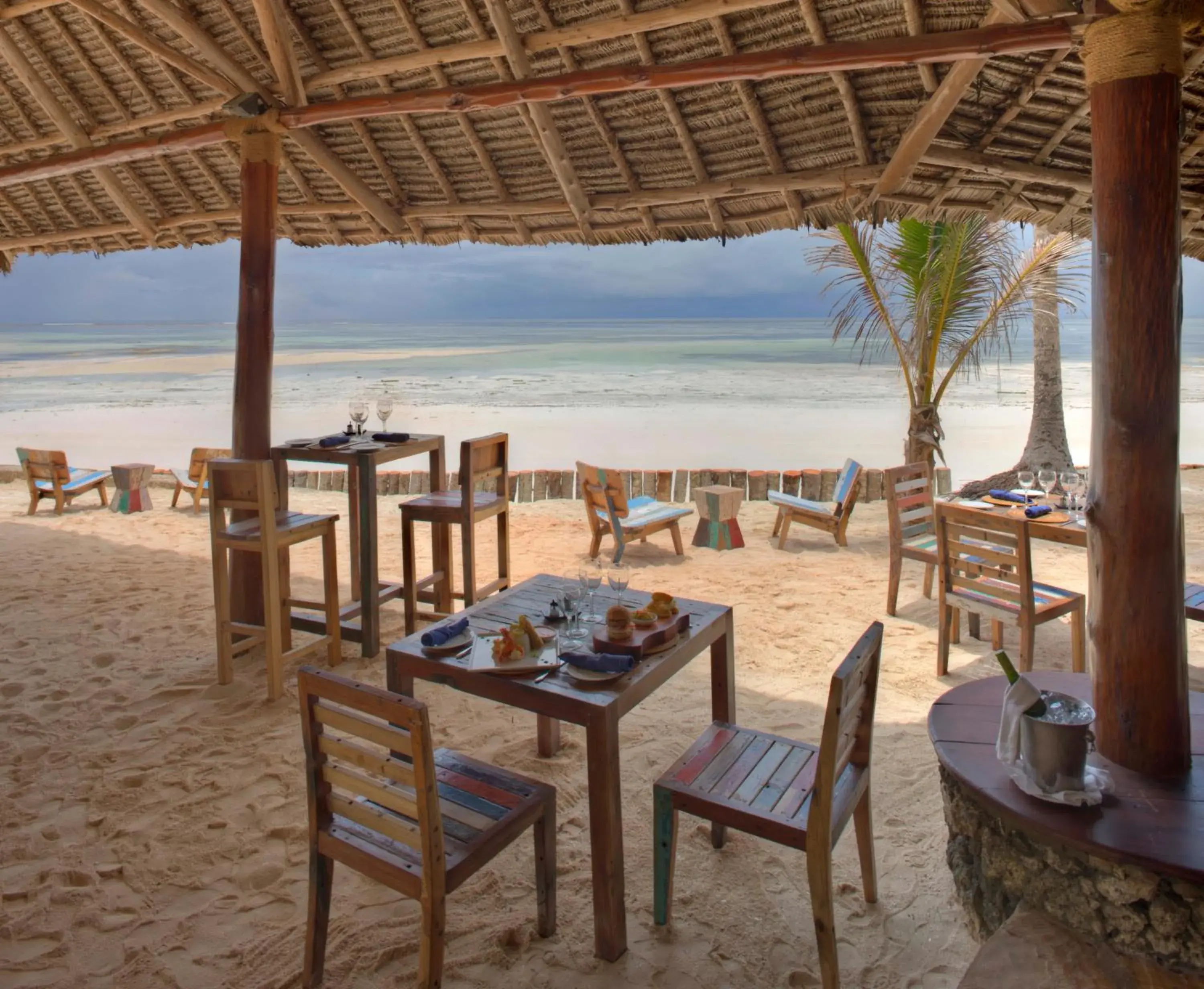 Restaurant/places to eat in Bluebay Beach Resort & Spa Restaurant/places to eat in Bluebay Beach Resort & Spa