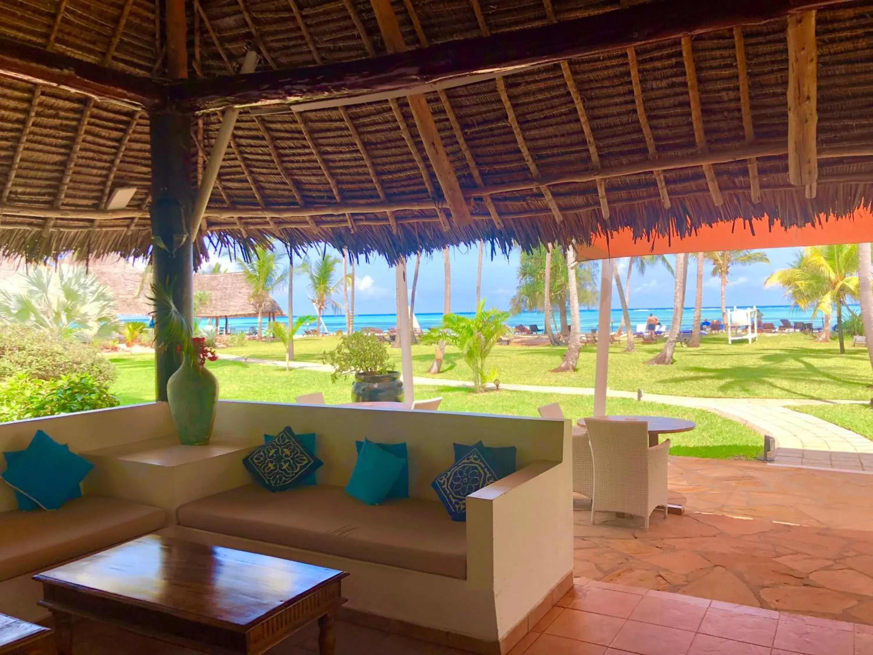 Restaurant/places to eat in Bluebay Beach Resort & Spa Restaurant/places to eat in Bluebay Beach Resort & Spa