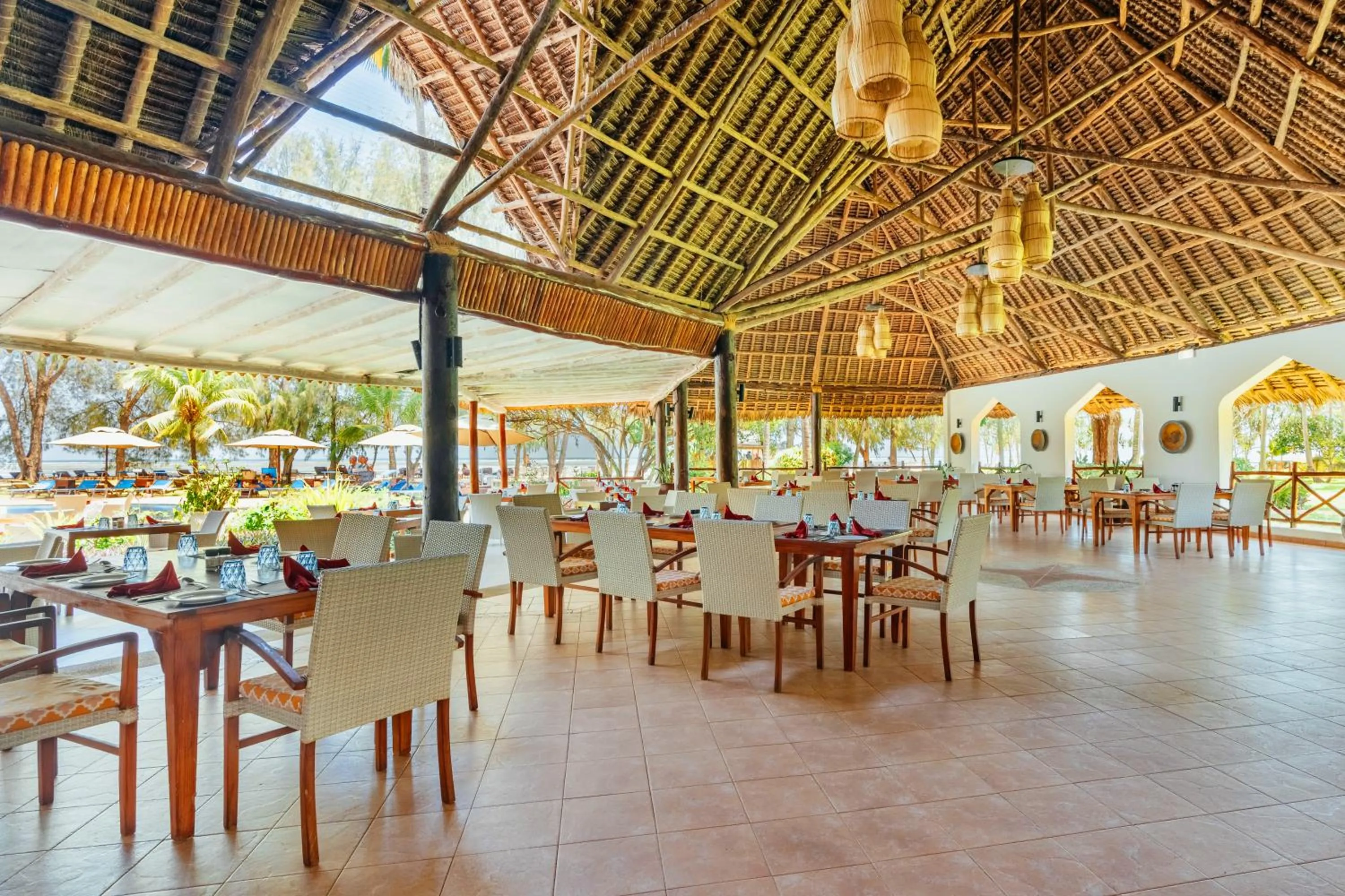 Restaurant/places to eat in Bluebay Beach Resort & Spa