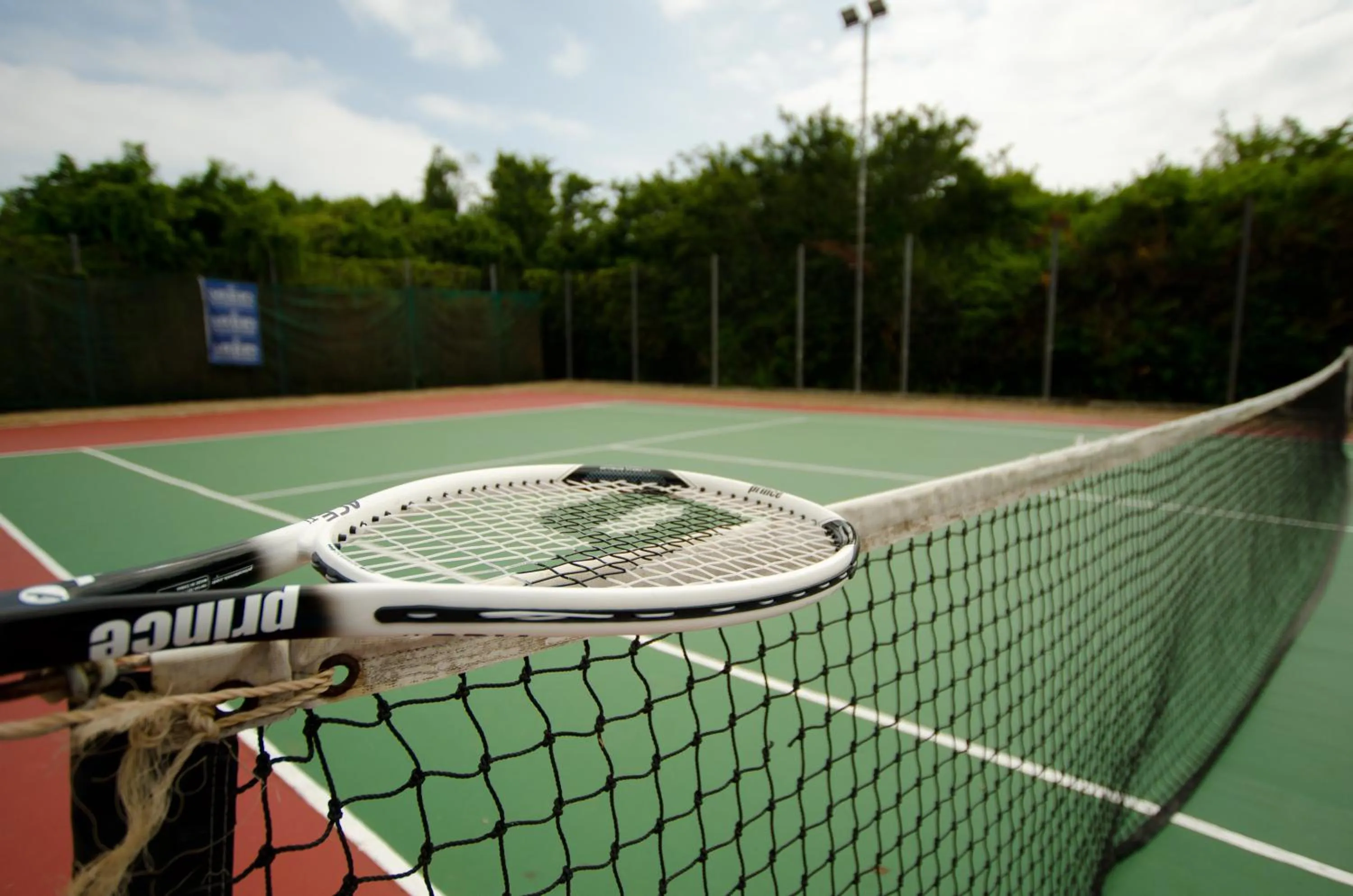Tennis court in Bluebay Beach Resort & Spa