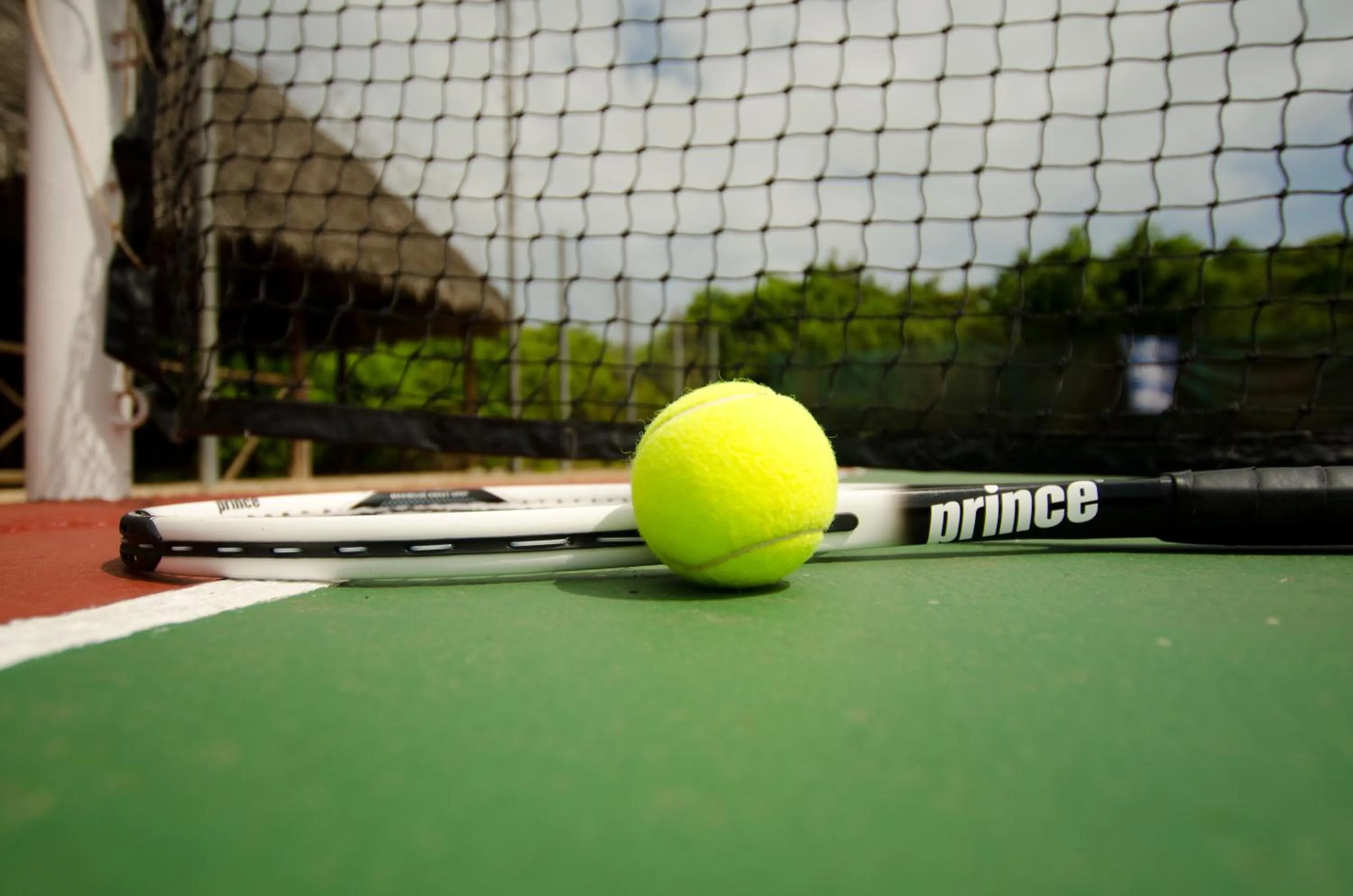 Tennis court in Bluebay Beach Resort & Spa