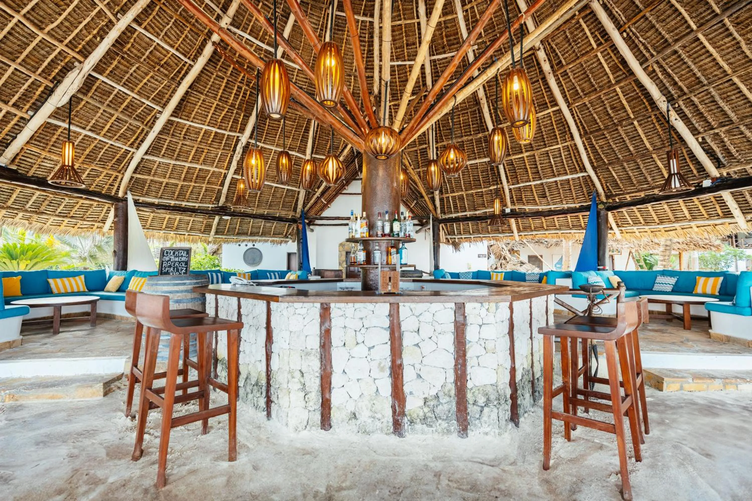 Restaurant/places to eat in Bluebay Beach Resort & Spa