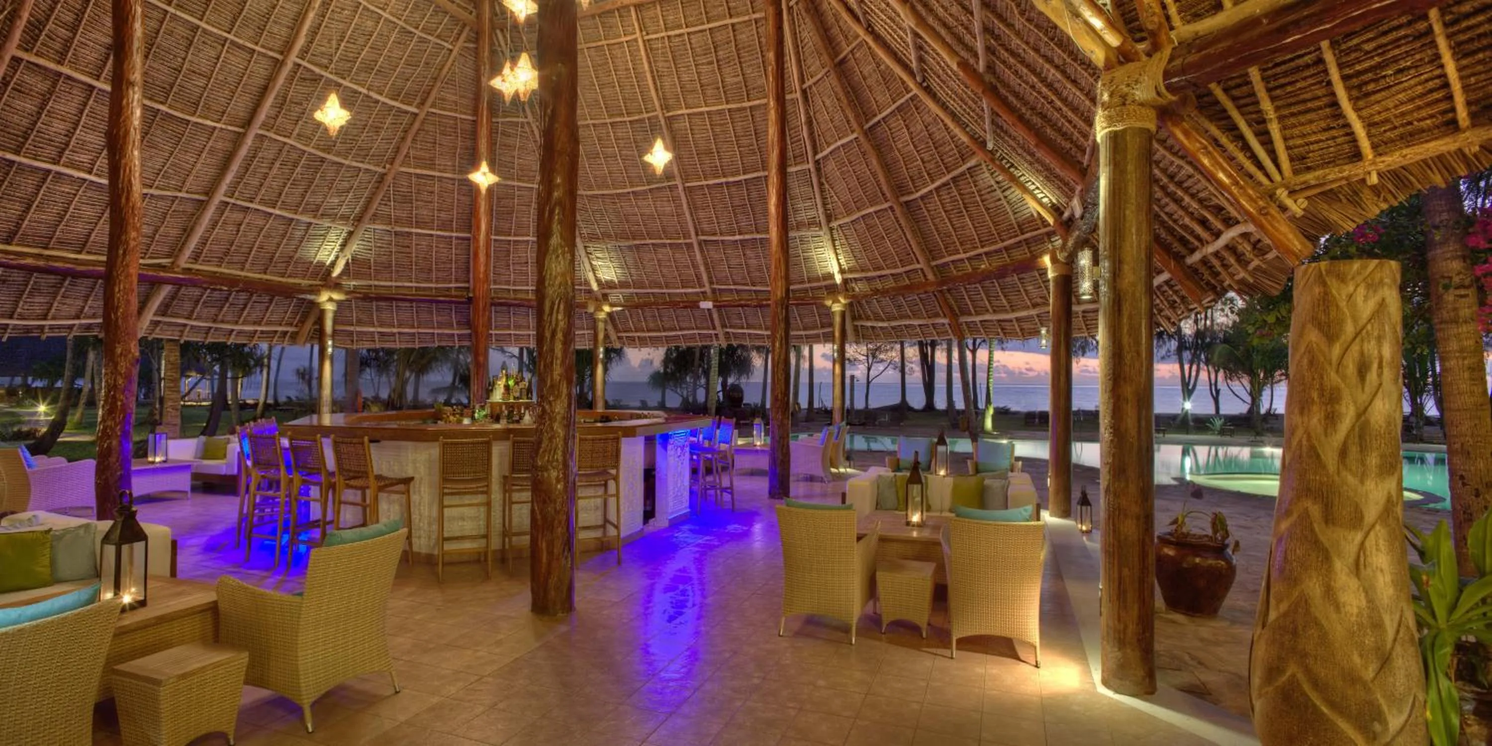 Lounge or bar in Bluebay Beach Resort & Spa