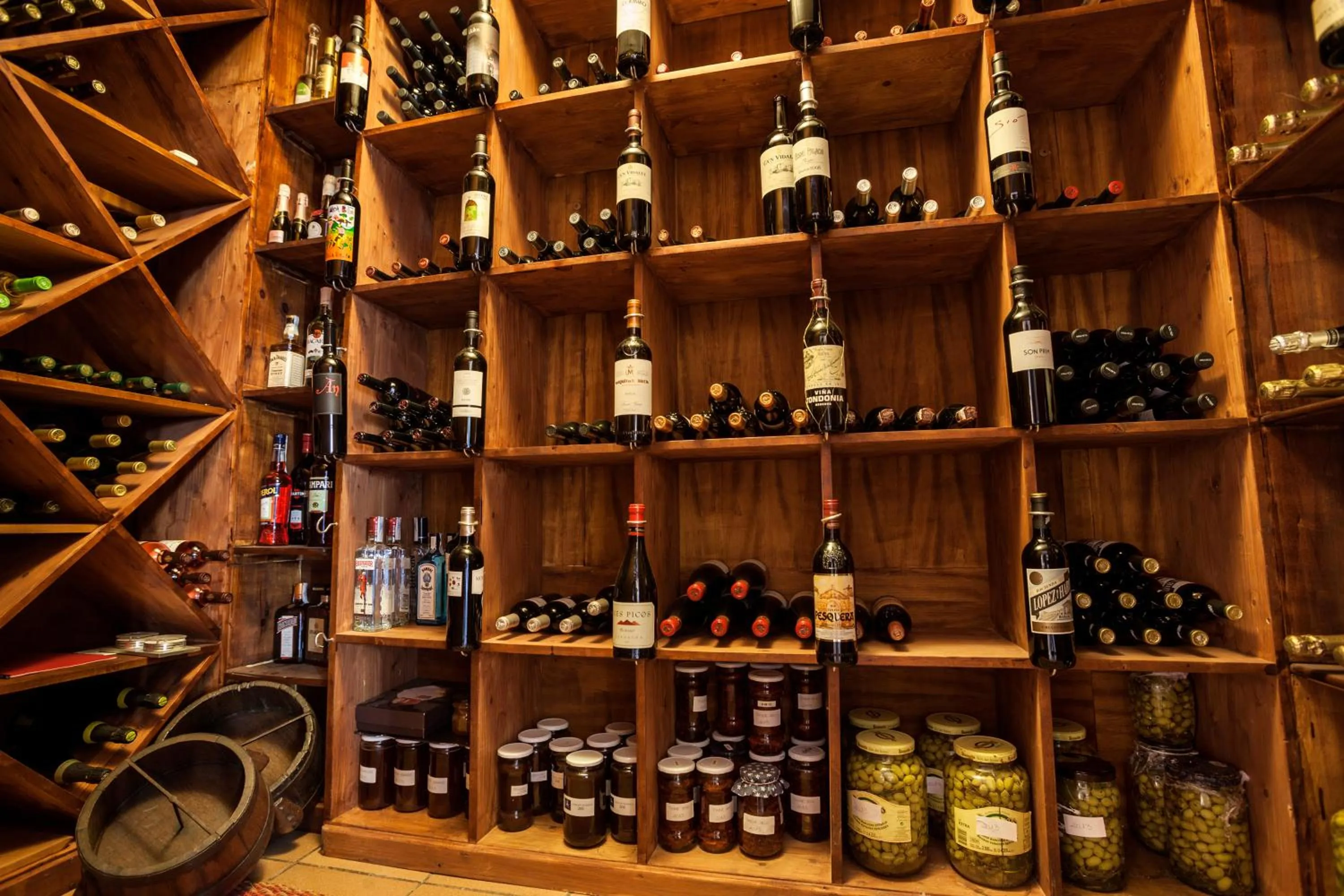 Food and drinks in Hotel Llenaire